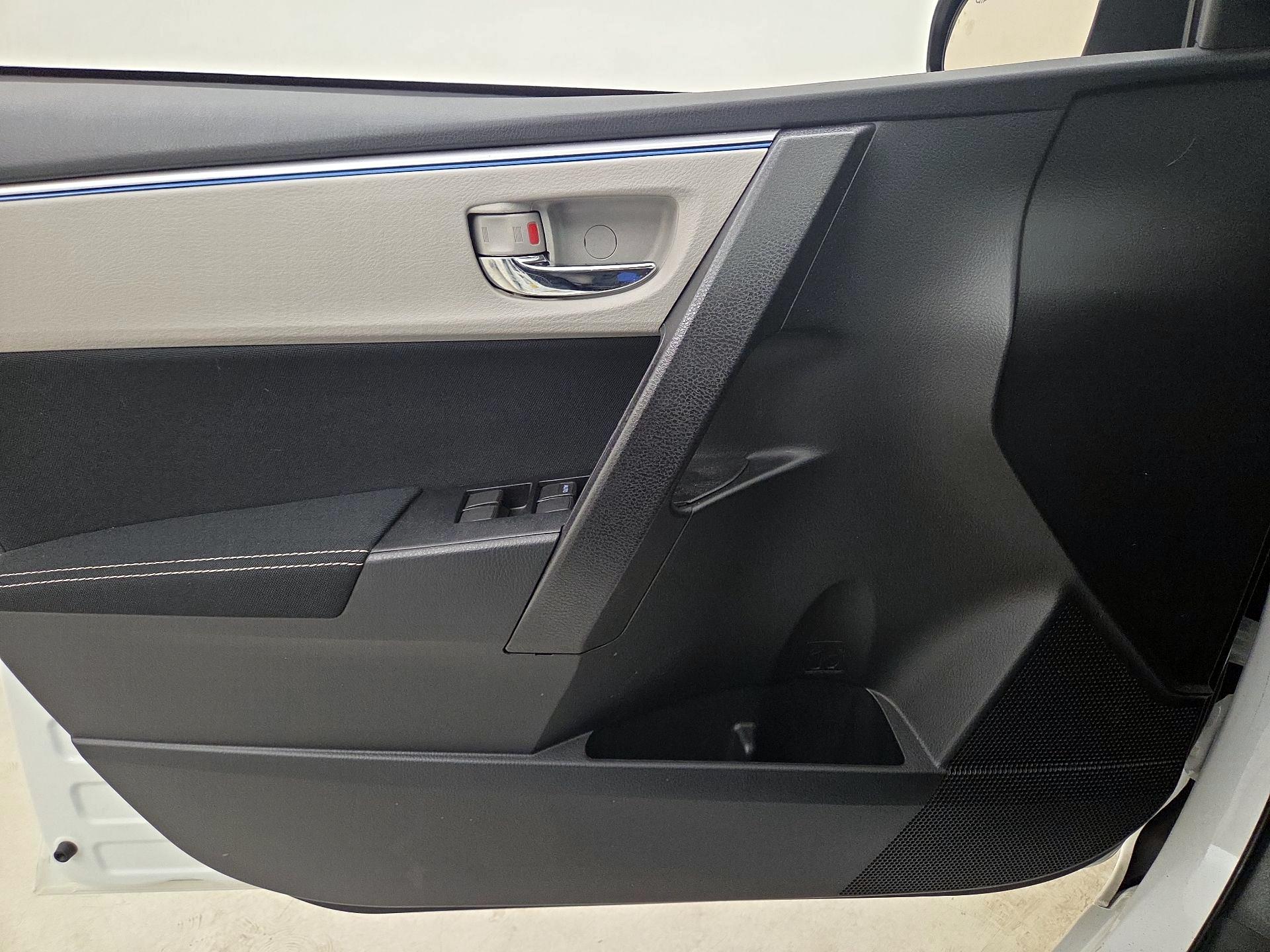 Thumbnail: 2014 Toyota Corolla - 12