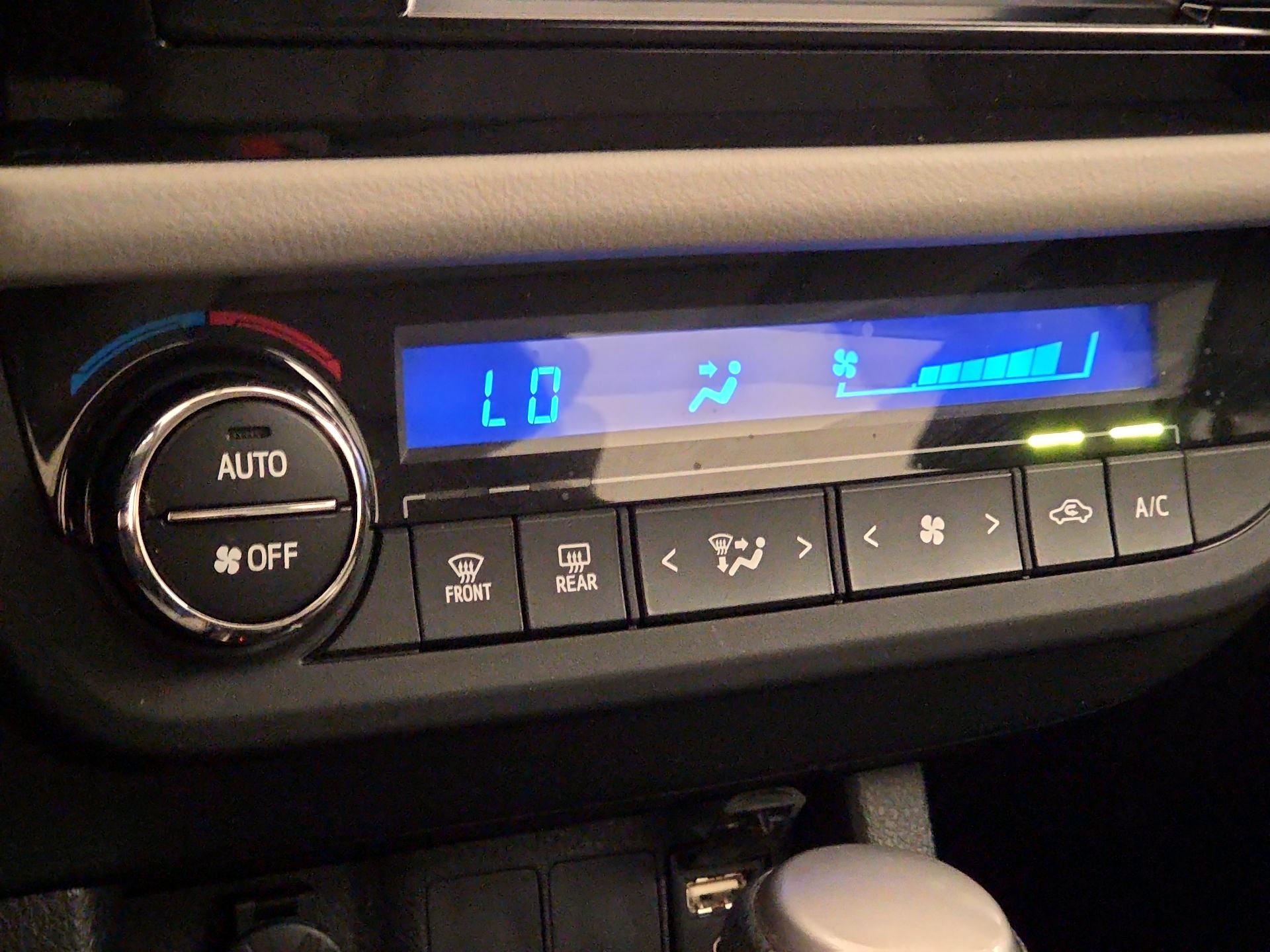 Thumbnail: 2014 Toyota Corolla - 16