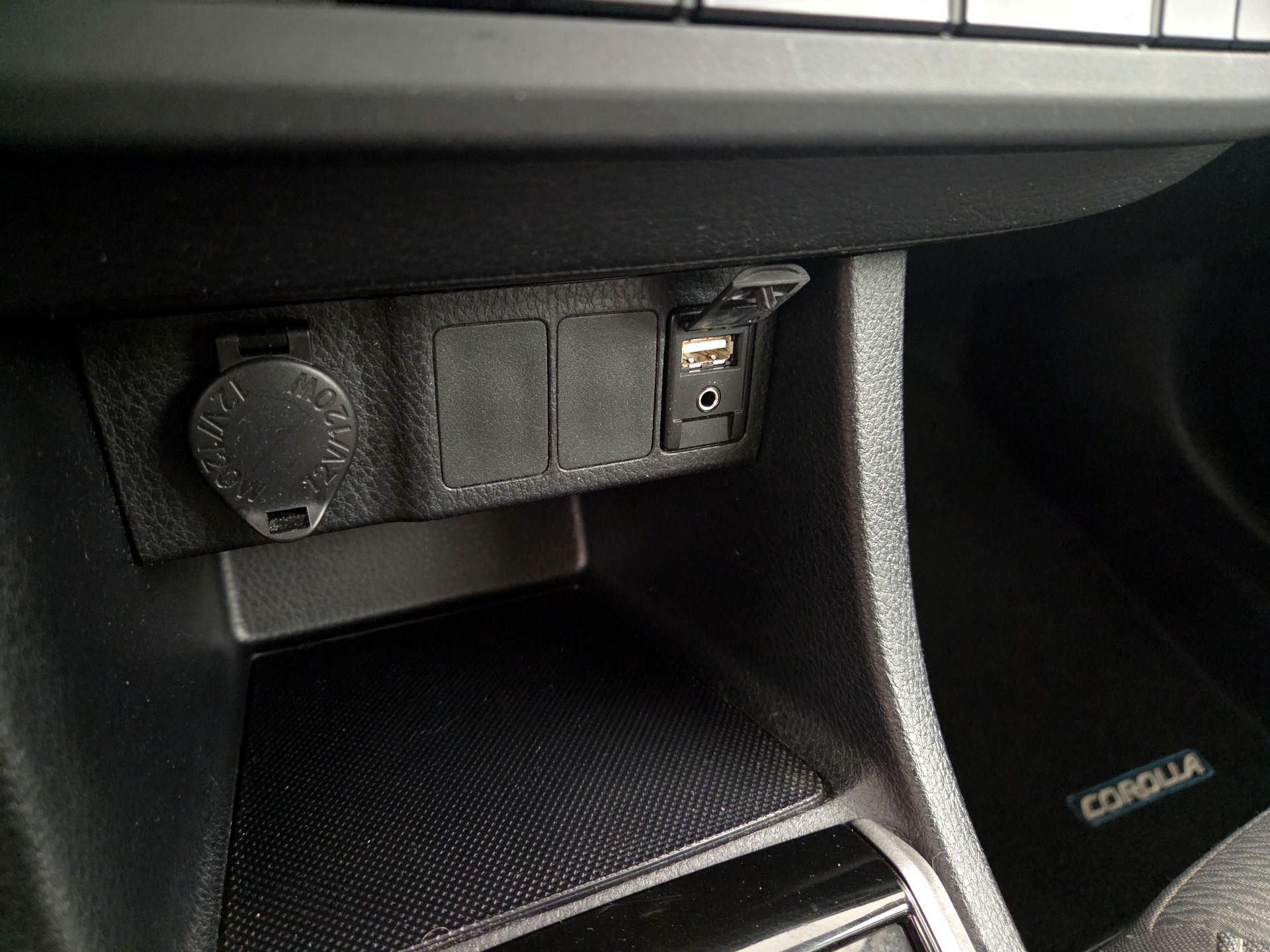 Thumbnail: 2014 Toyota Corolla - 18