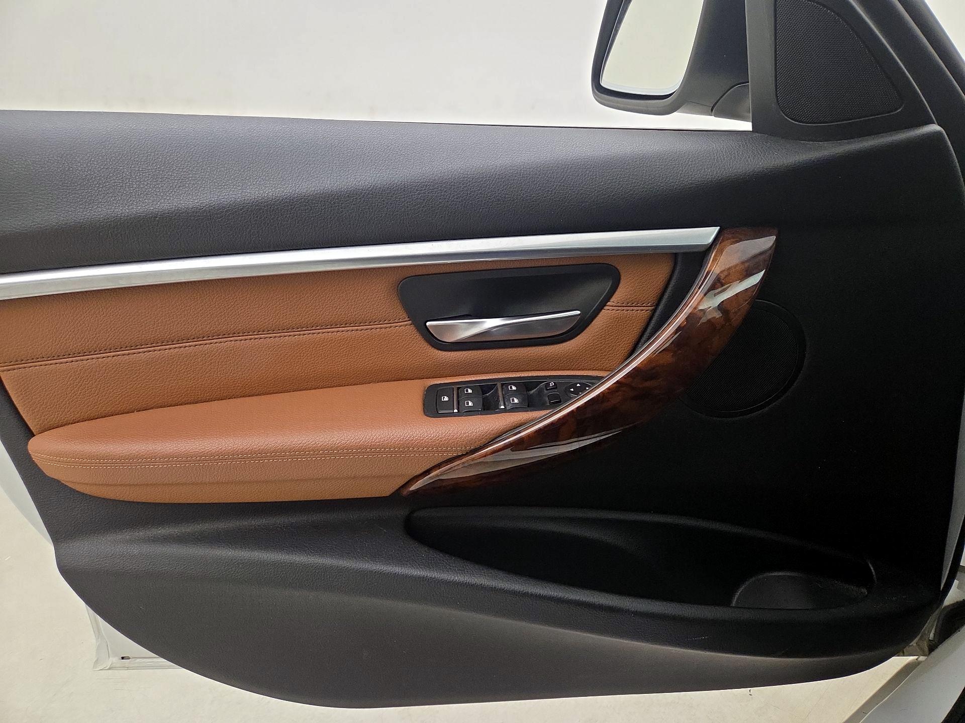 Thumbnail: 2017 BMW 3 Series - 12