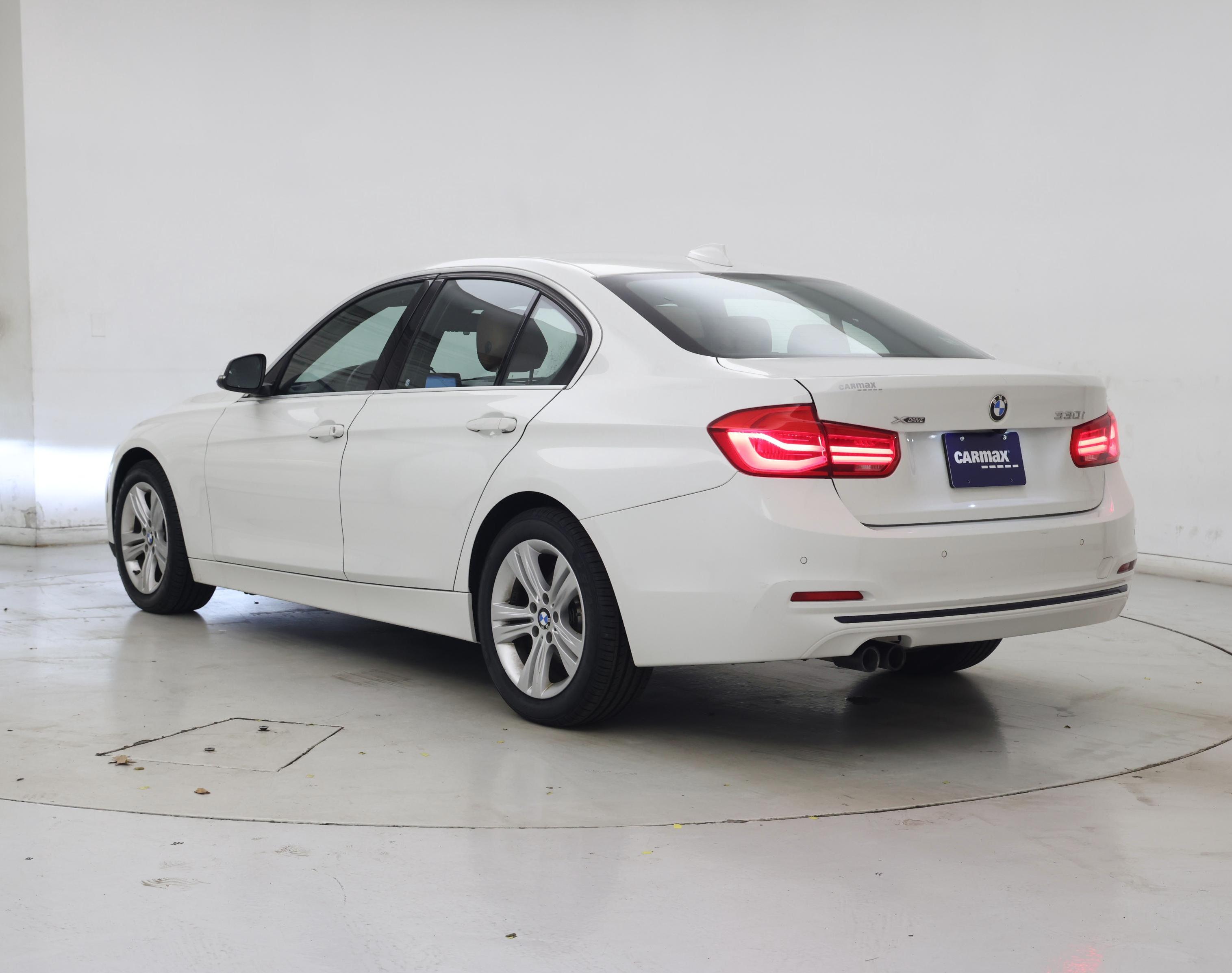Thumbnail: 2017 BMW 3 Series - 2