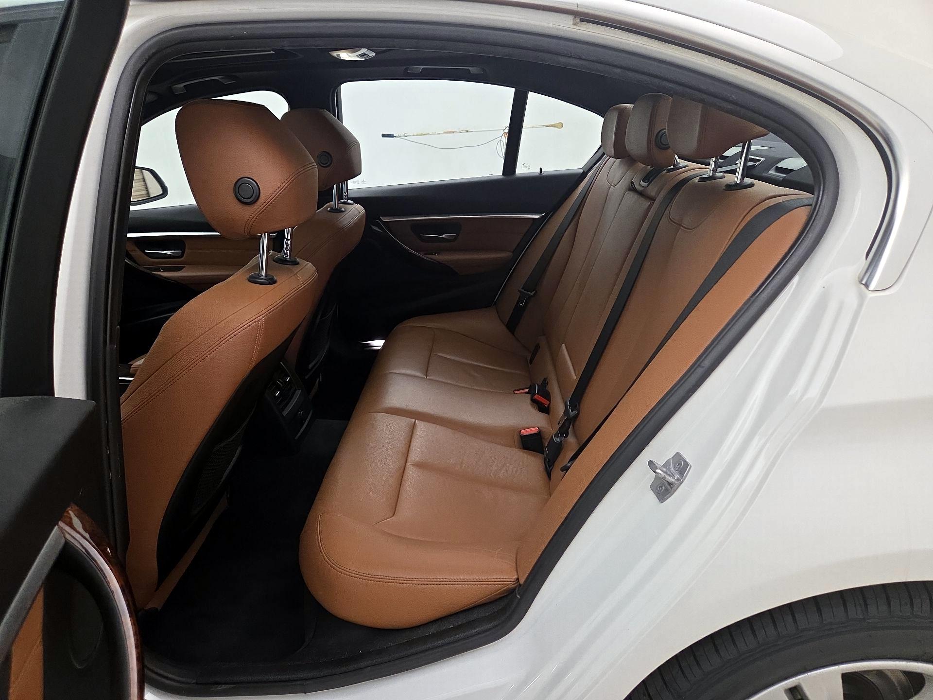 Thumbnail: 2017 BMW 3 Series - 20