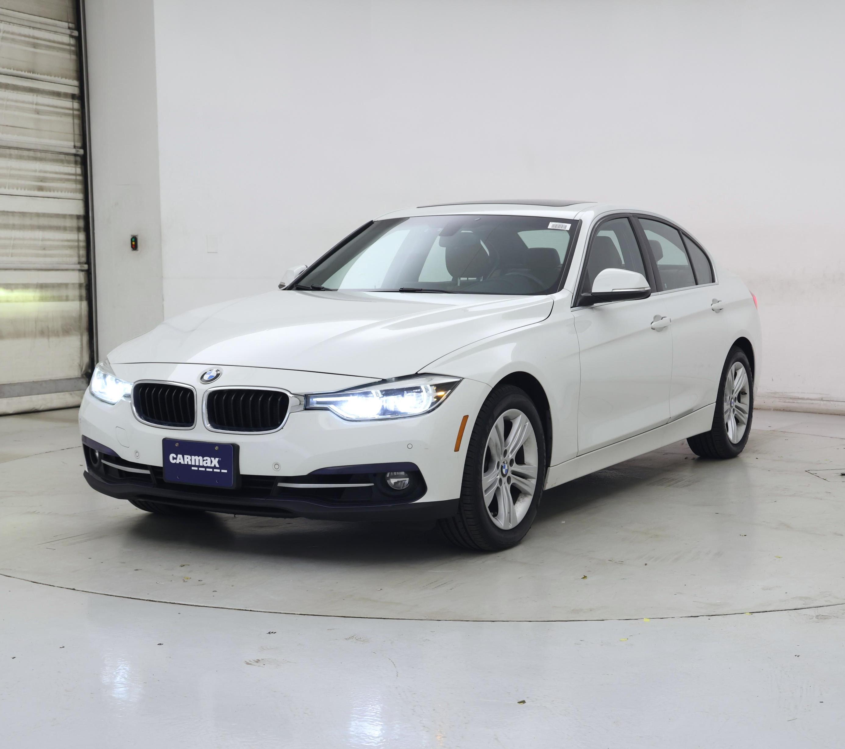 Thumbnail: 2017 BMW 3 Series - 4