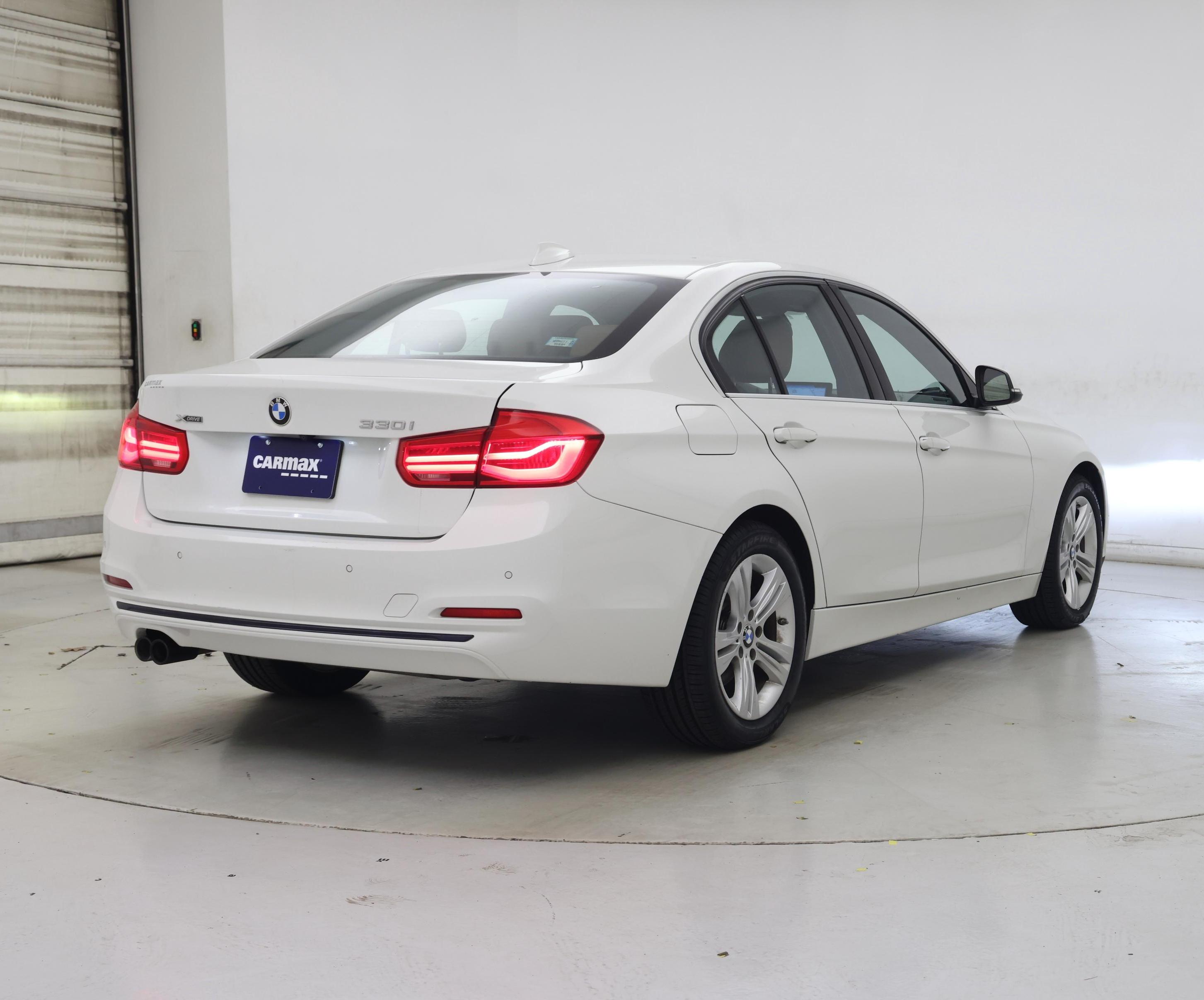 Thumbnail: 2017 BMW 3 Series - 8