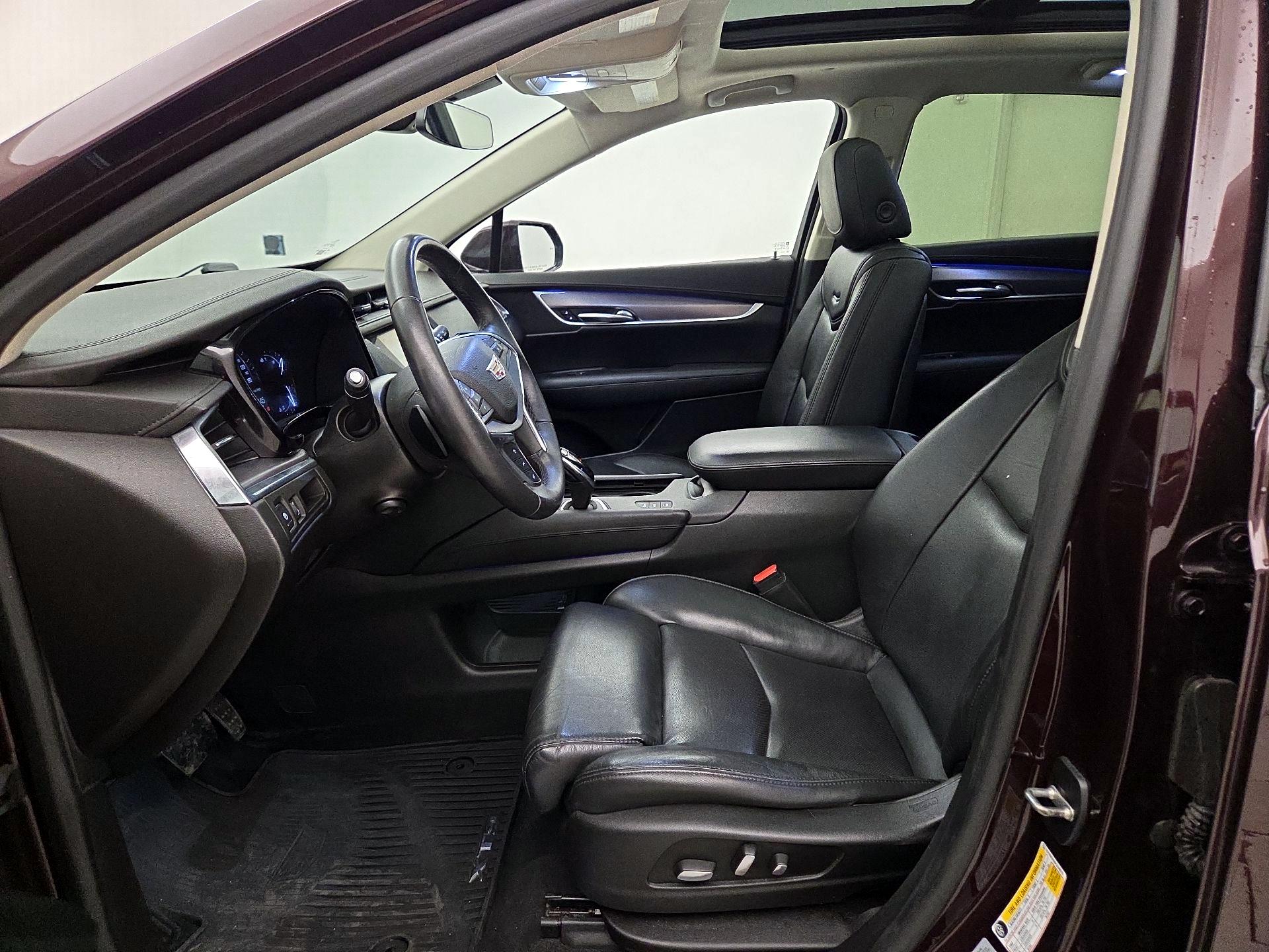 Thumbnail: 2017 Cadillac XT5 - 11
