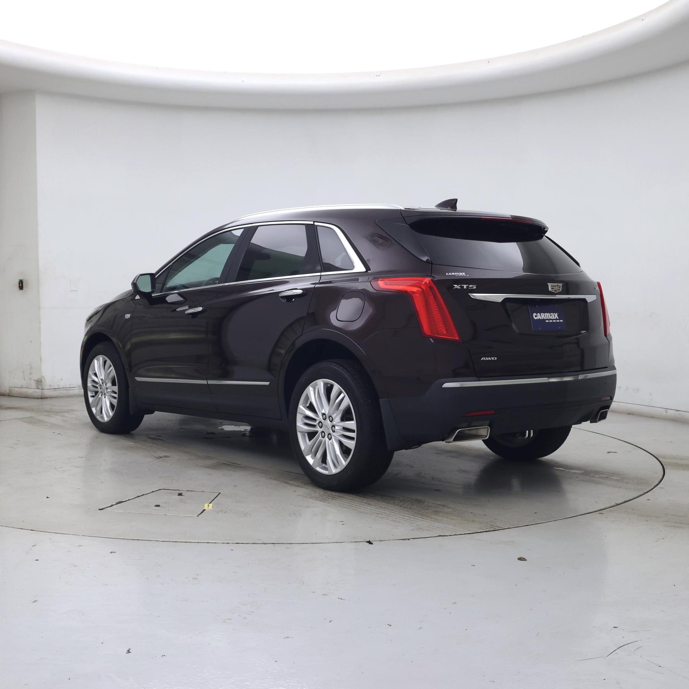 Thumbnail: 2017 Cadillac XT5 - 2