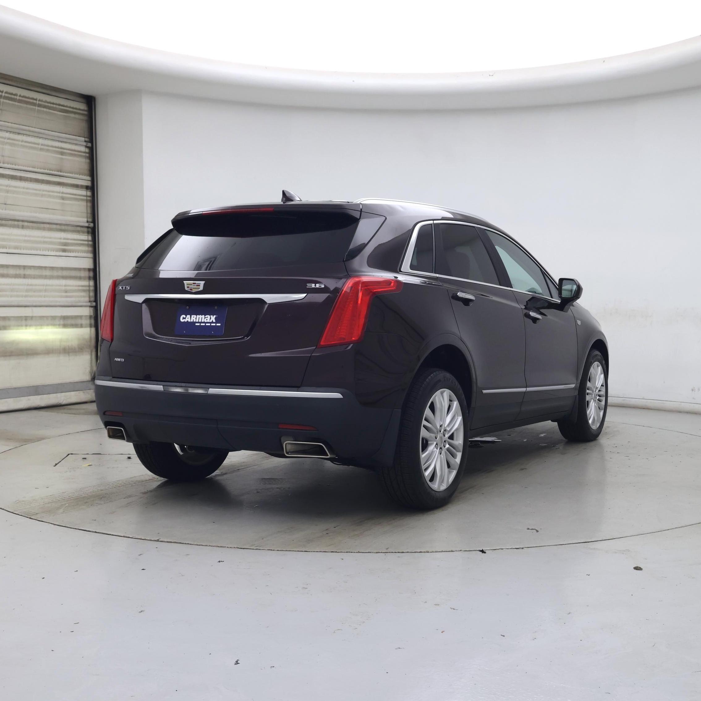 Thumbnail: 2017 Cadillac XT5 - 8