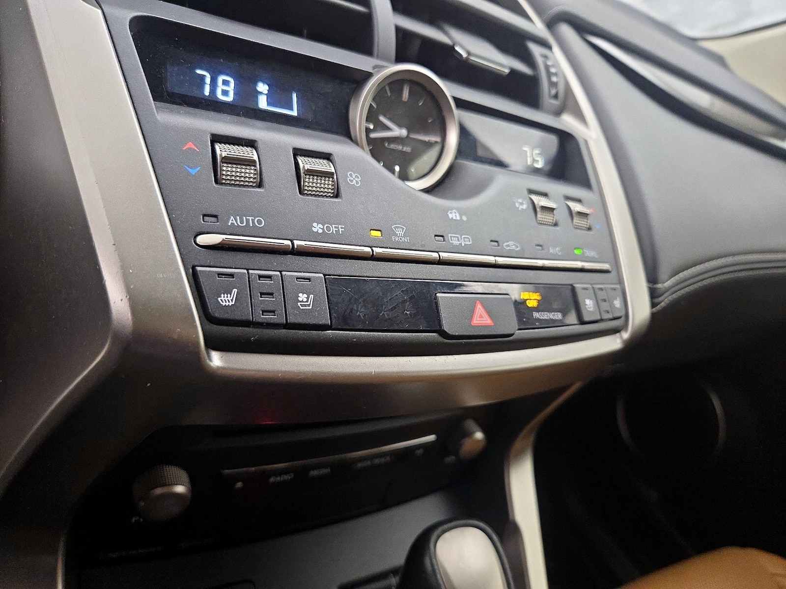 2020 Lexus NX 300 - Photo 17