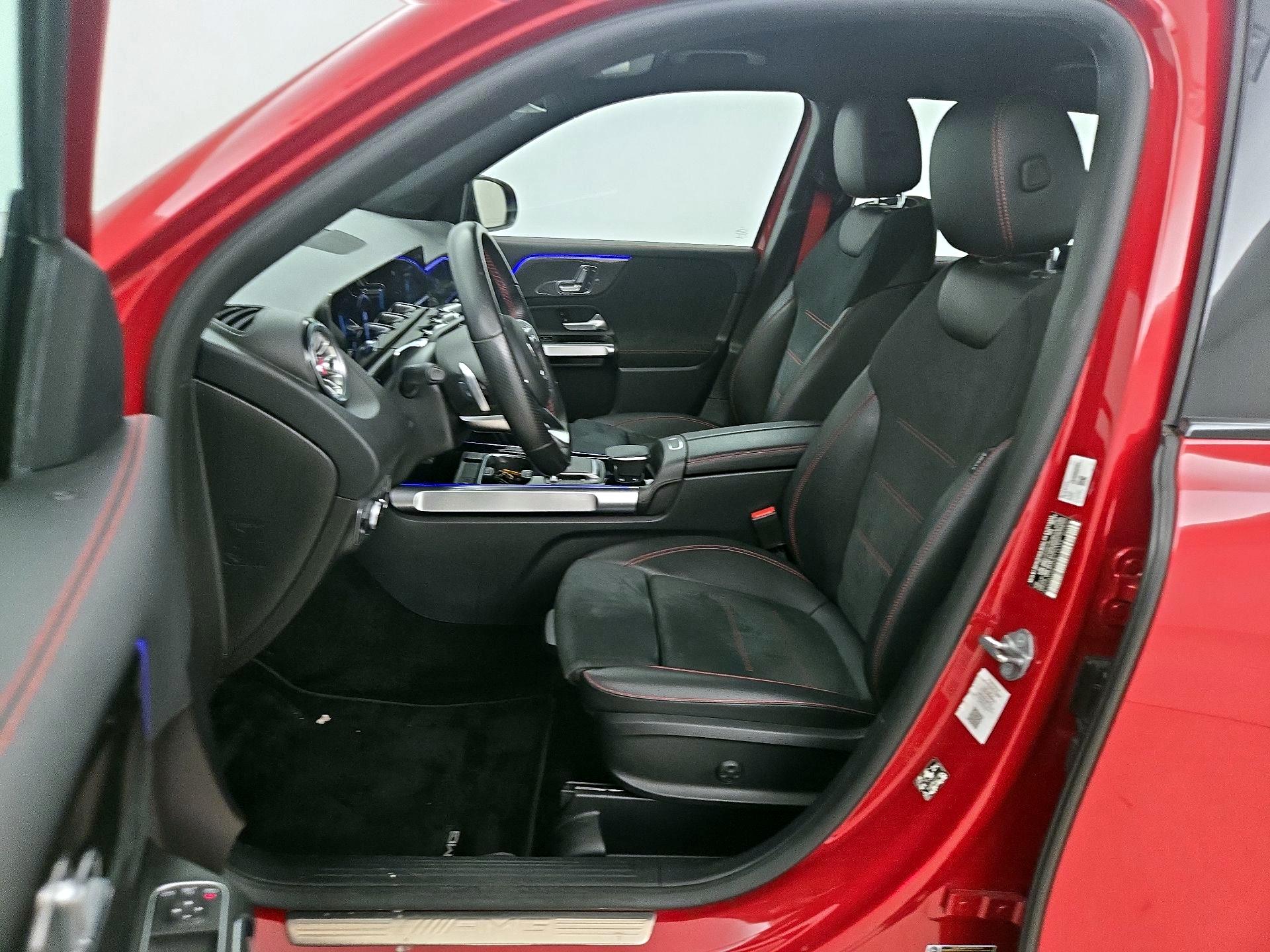 Thumbnail: 2021 Mercedes-Benz GLB - 11