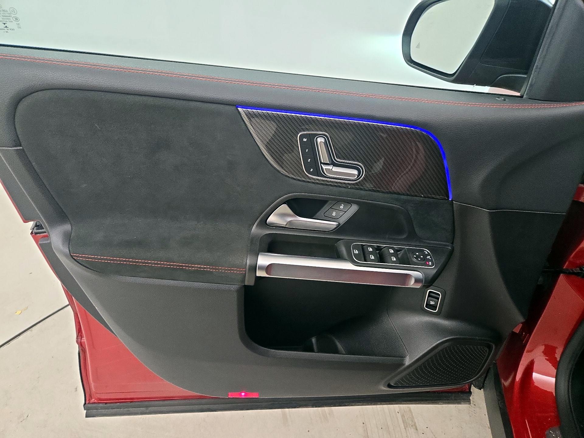 Thumbnail: 2021 Mercedes-Benz GLB - 12