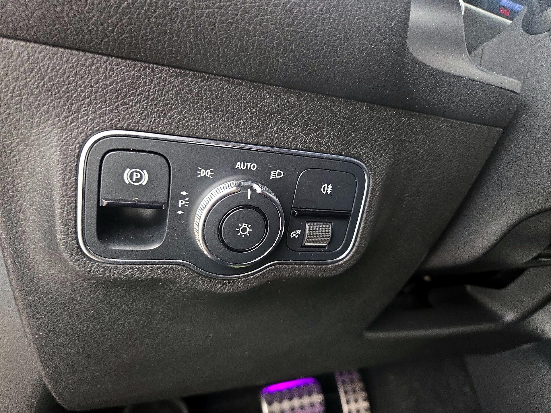 Thumbnail: 2021 Mercedes-Benz GLB - 13