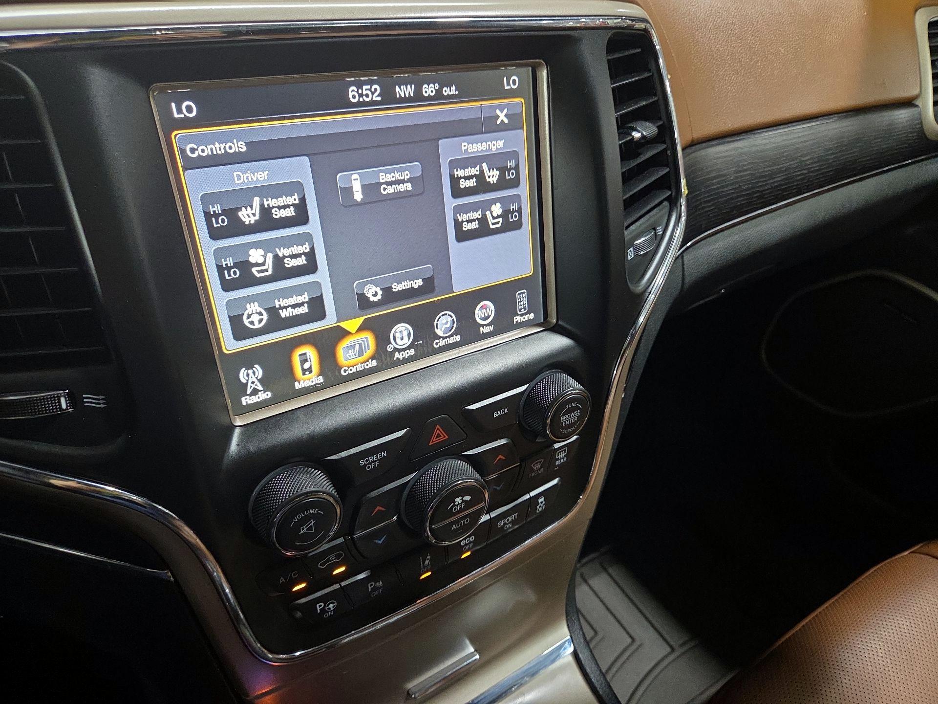 Thumbnail: 2017 Jeep Grand Cherokee - 17