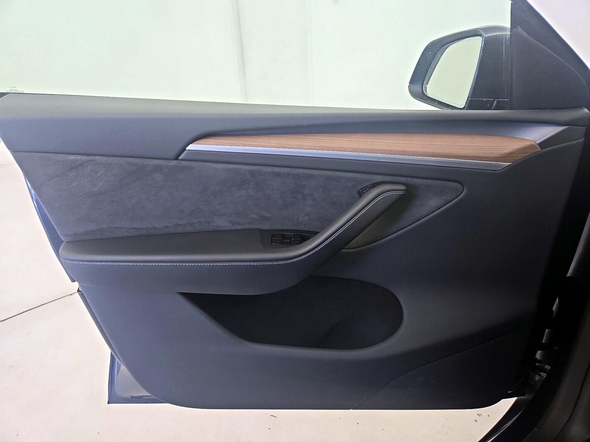 Thumbnail: 2025 Tesla Model Y - 12