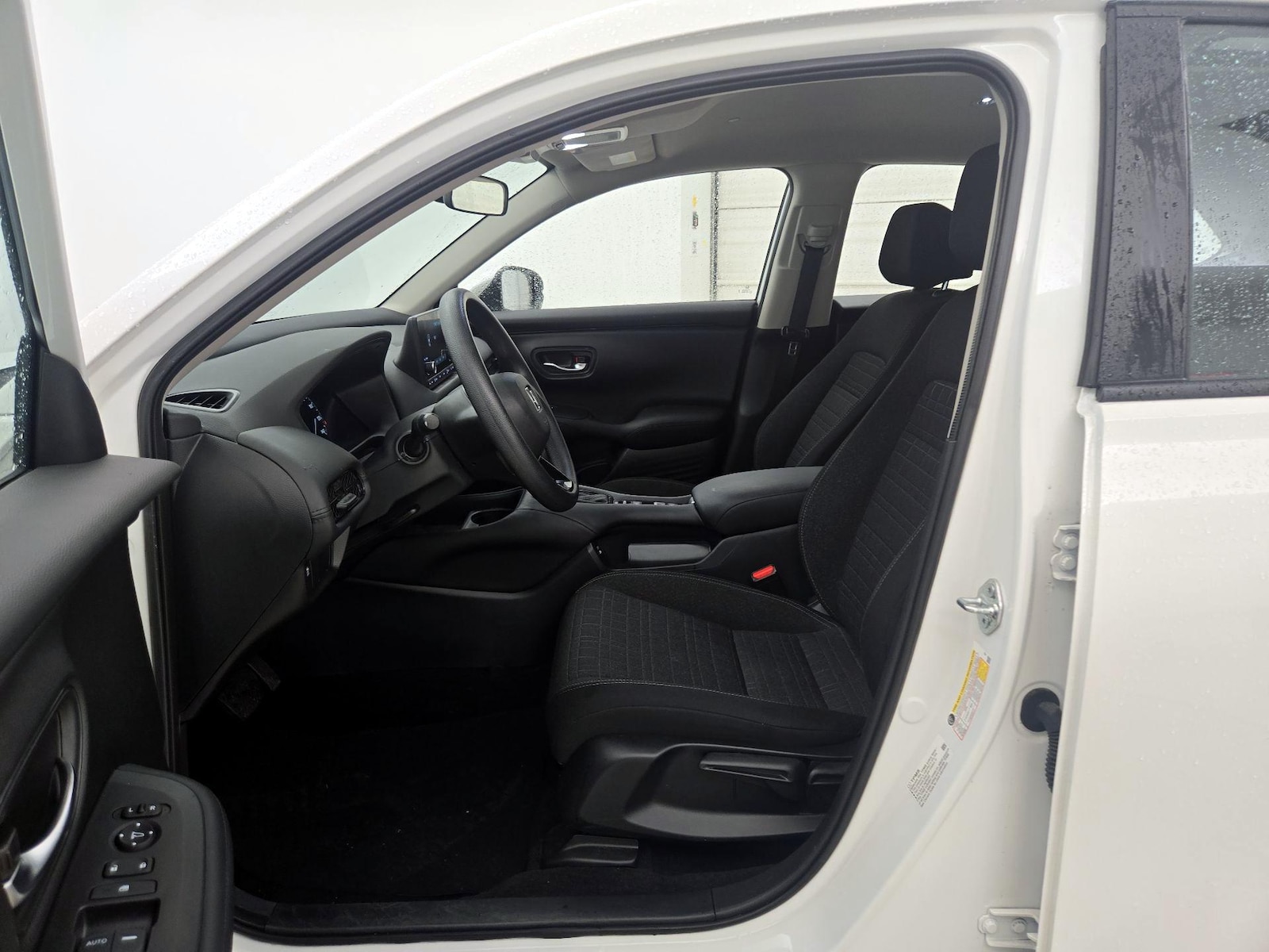 2025 Honda HR-V LX - Photo 12