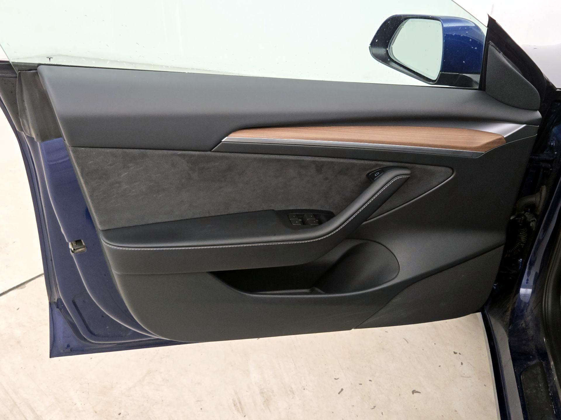 Thumbnail: 2023 Tesla Model 3 - 12