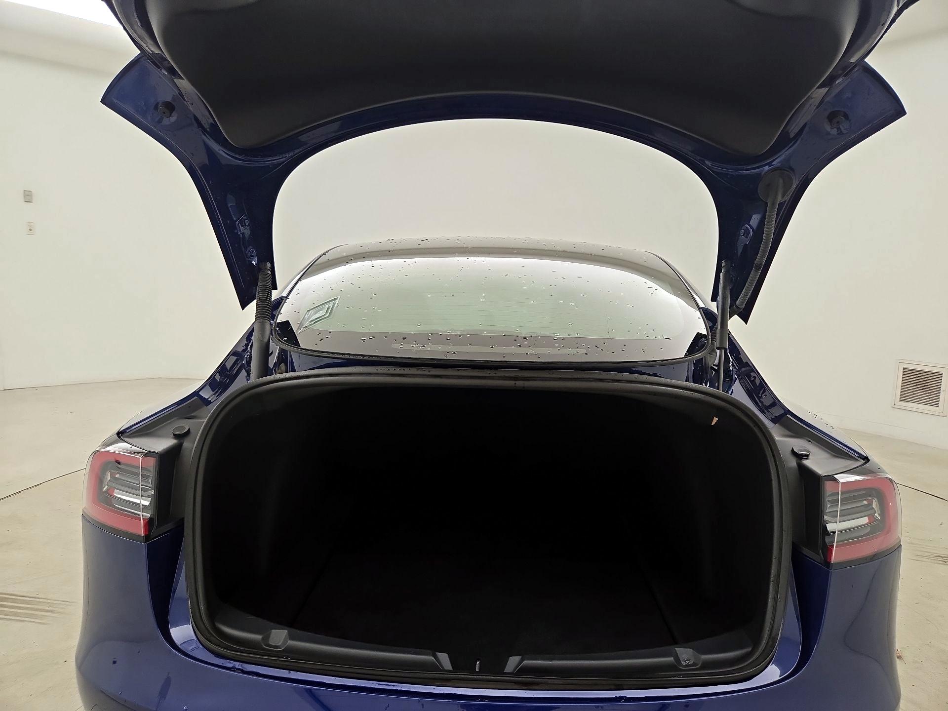 Thumbnail: 2023 Tesla Model 3 - 19