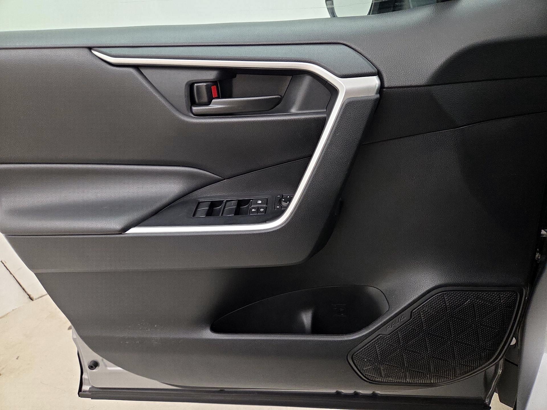 Thumbnail: 2020 Toyota RAV4 - 12