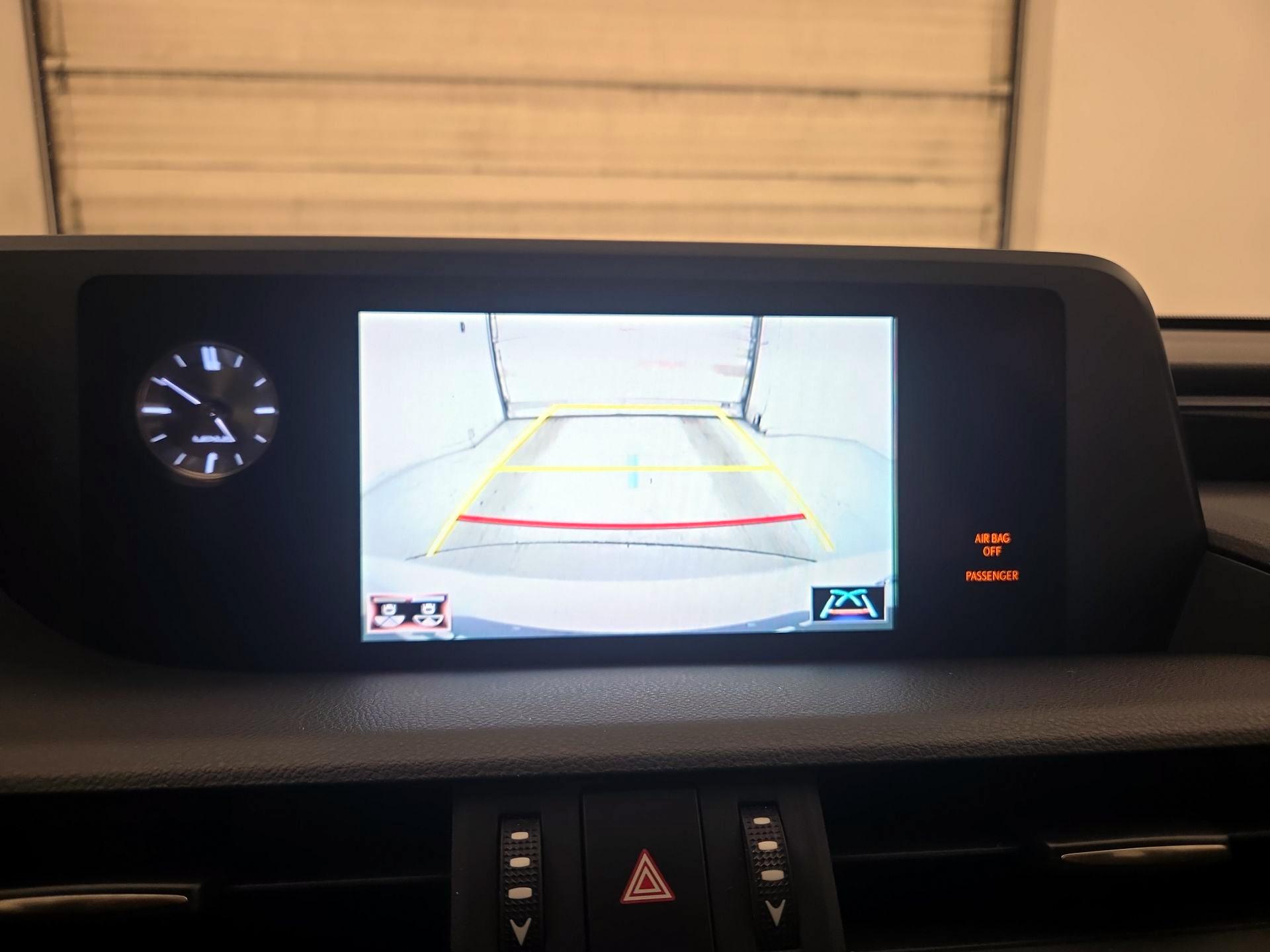 Thumbnail: 2019 Lexus ES - 14