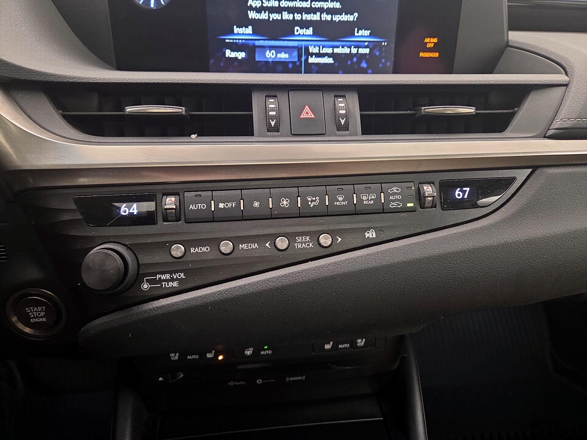 Thumbnail: 2019 Lexus ES - 16
