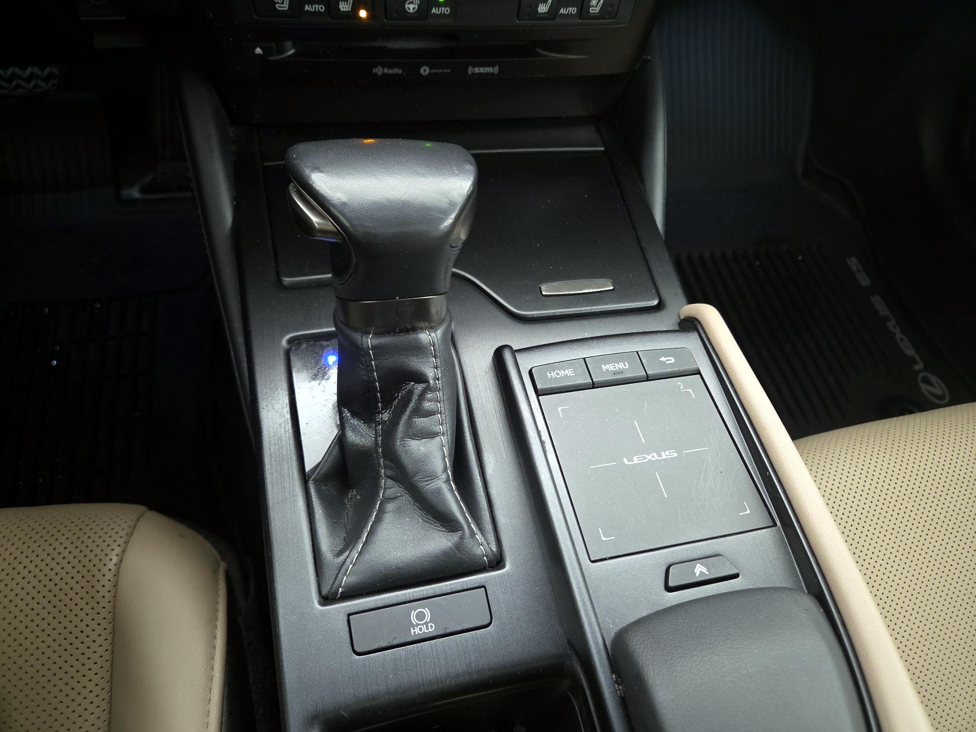 Thumbnail: 2019 Lexus ES - 17
