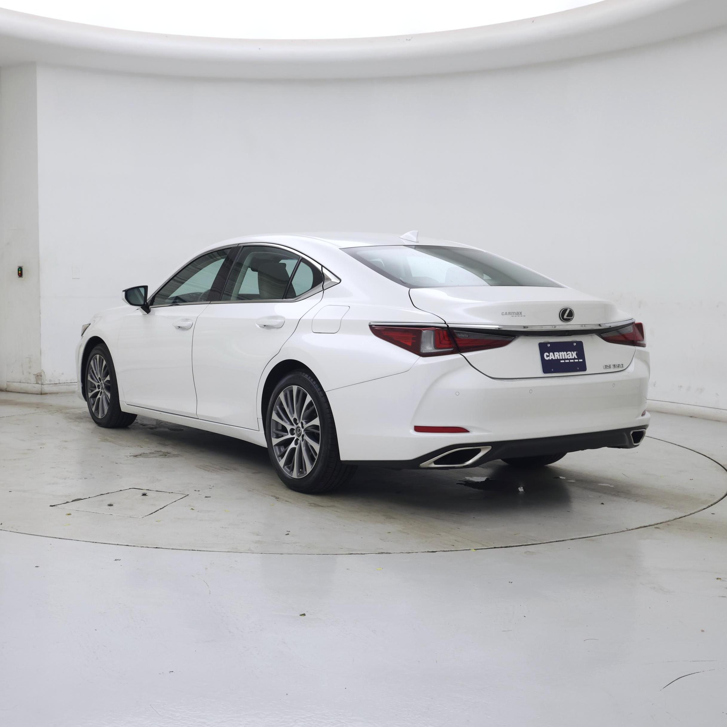 Thumbnail: 2019 Lexus ES - 2