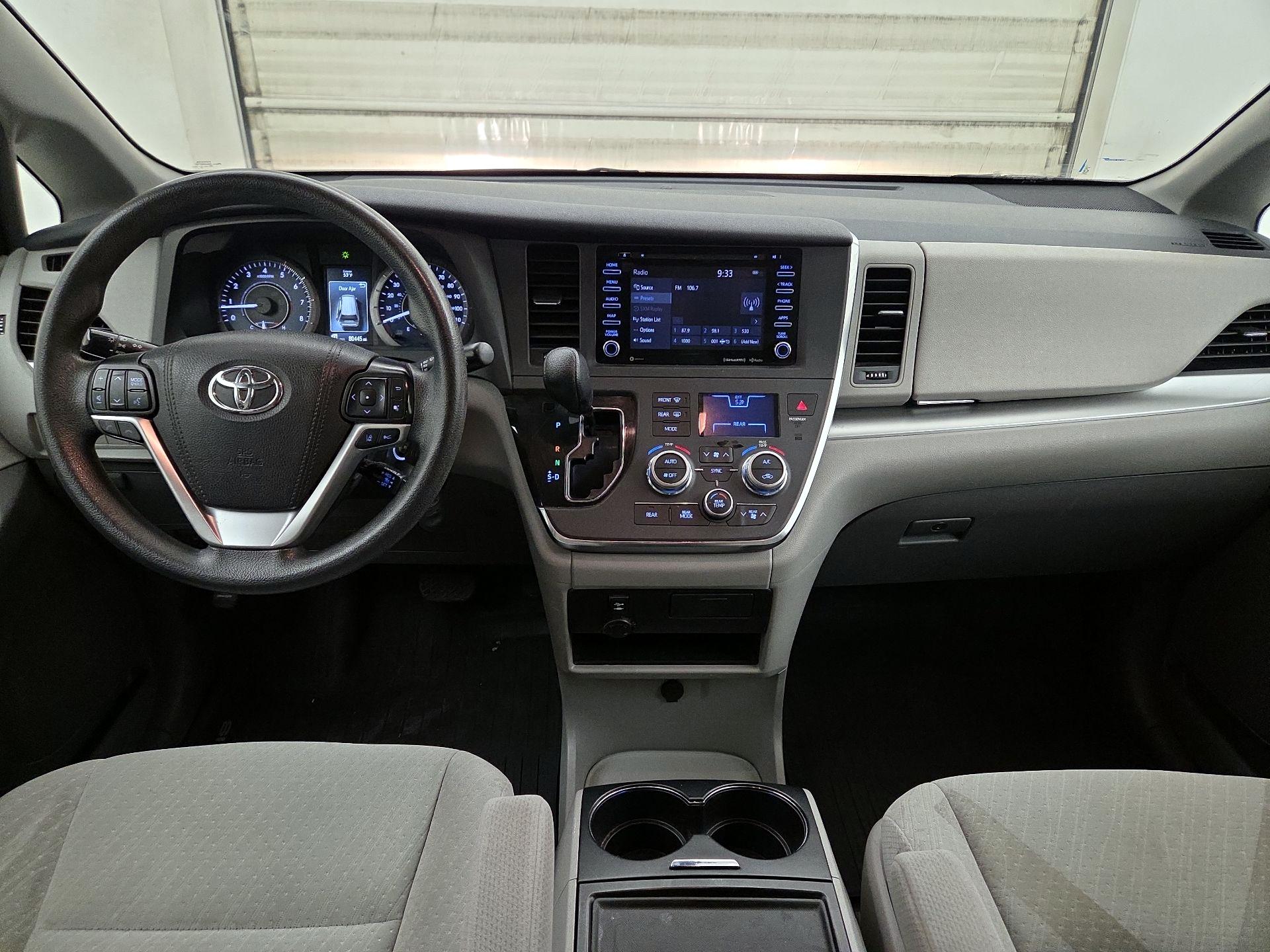 Thumbnail: 2019 Toyota Sienna - 9