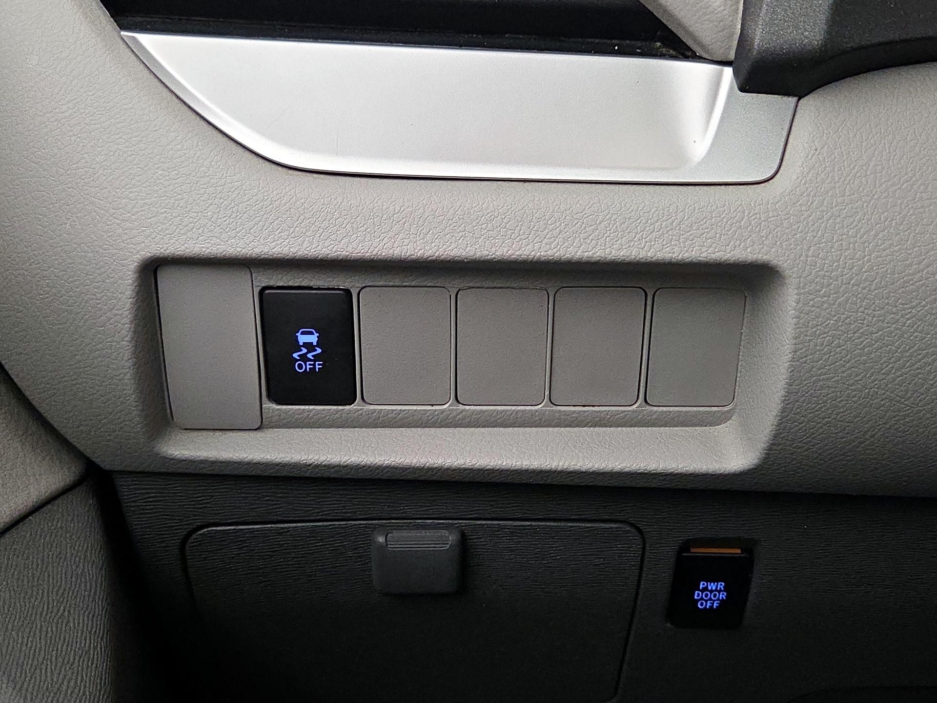 Thumbnail: 2019 Toyota Sienna - 13