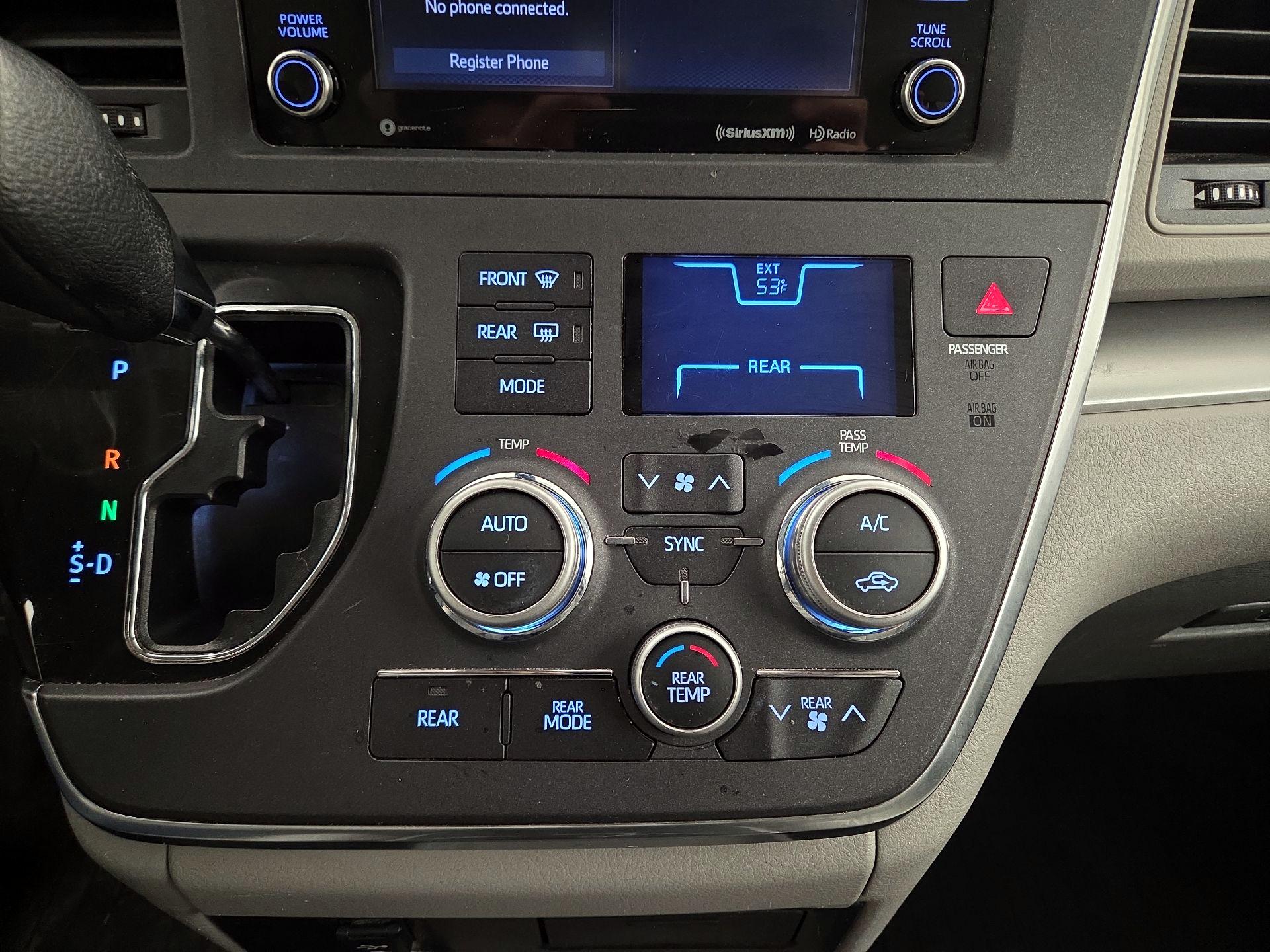 Thumbnail: 2019 Toyota Sienna - 16