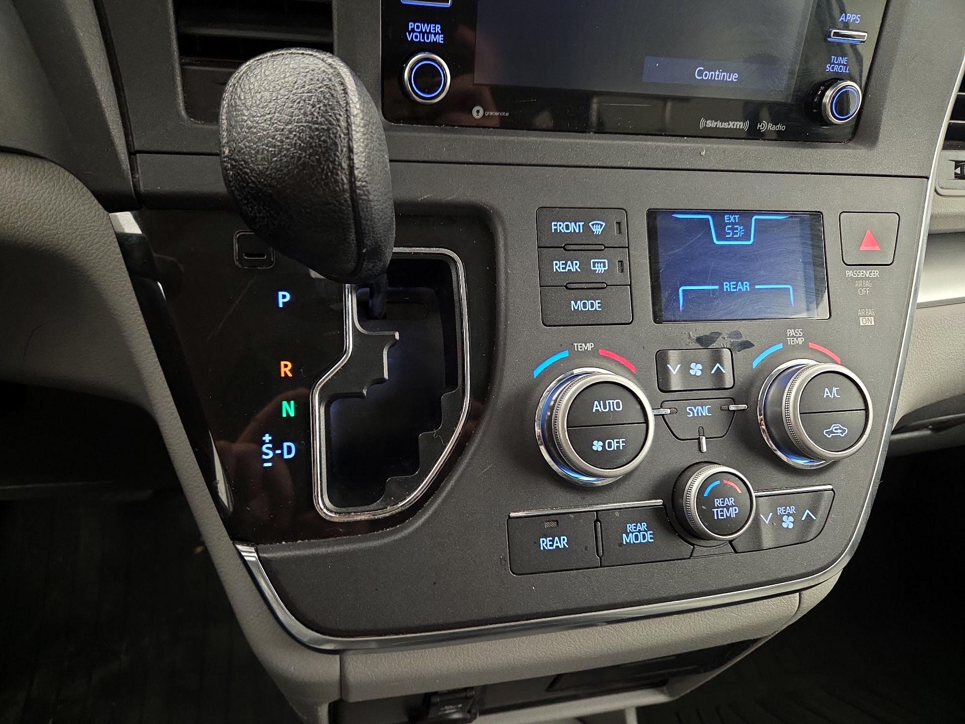 Thumbnail: 2019 Toyota Sienna - 17
