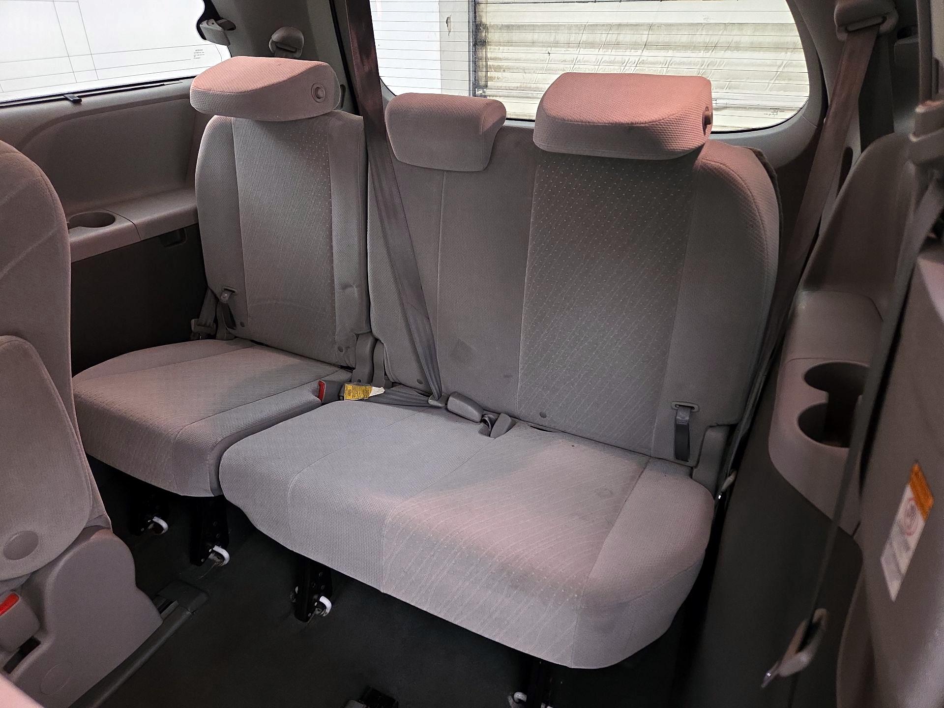 Thumbnail: 2019 Toyota Sienna - 20