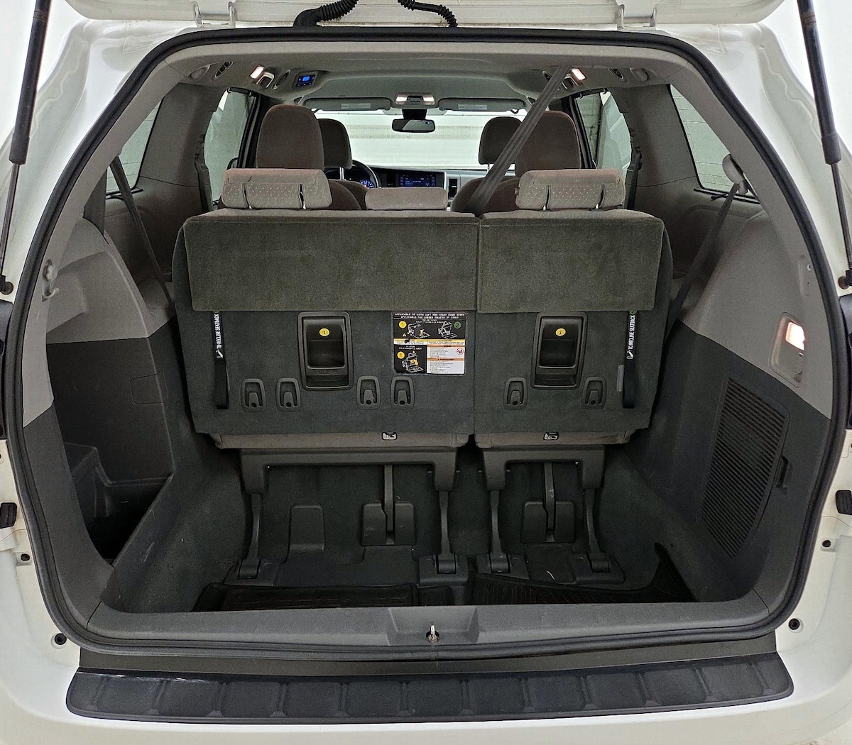Trunk/Cargo (Seats Up)