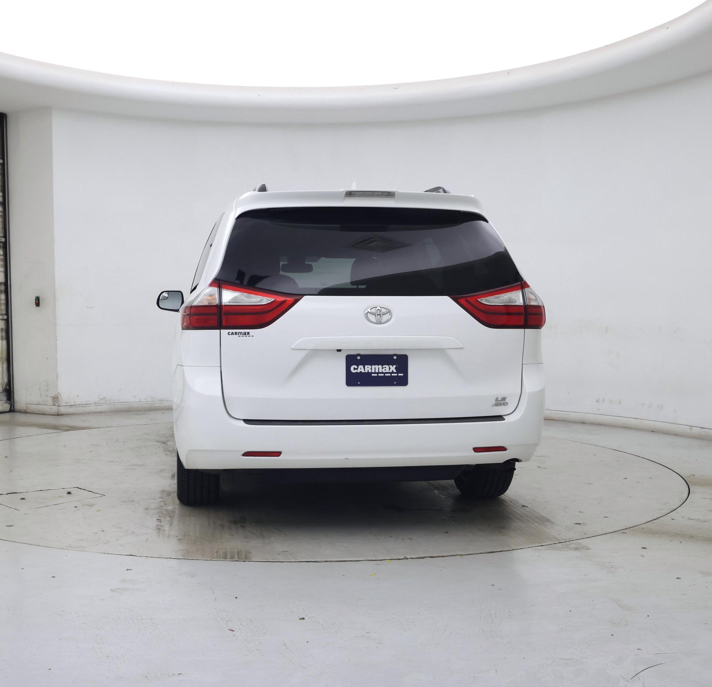Thumbnail: 2019 Toyota Sienna - 6