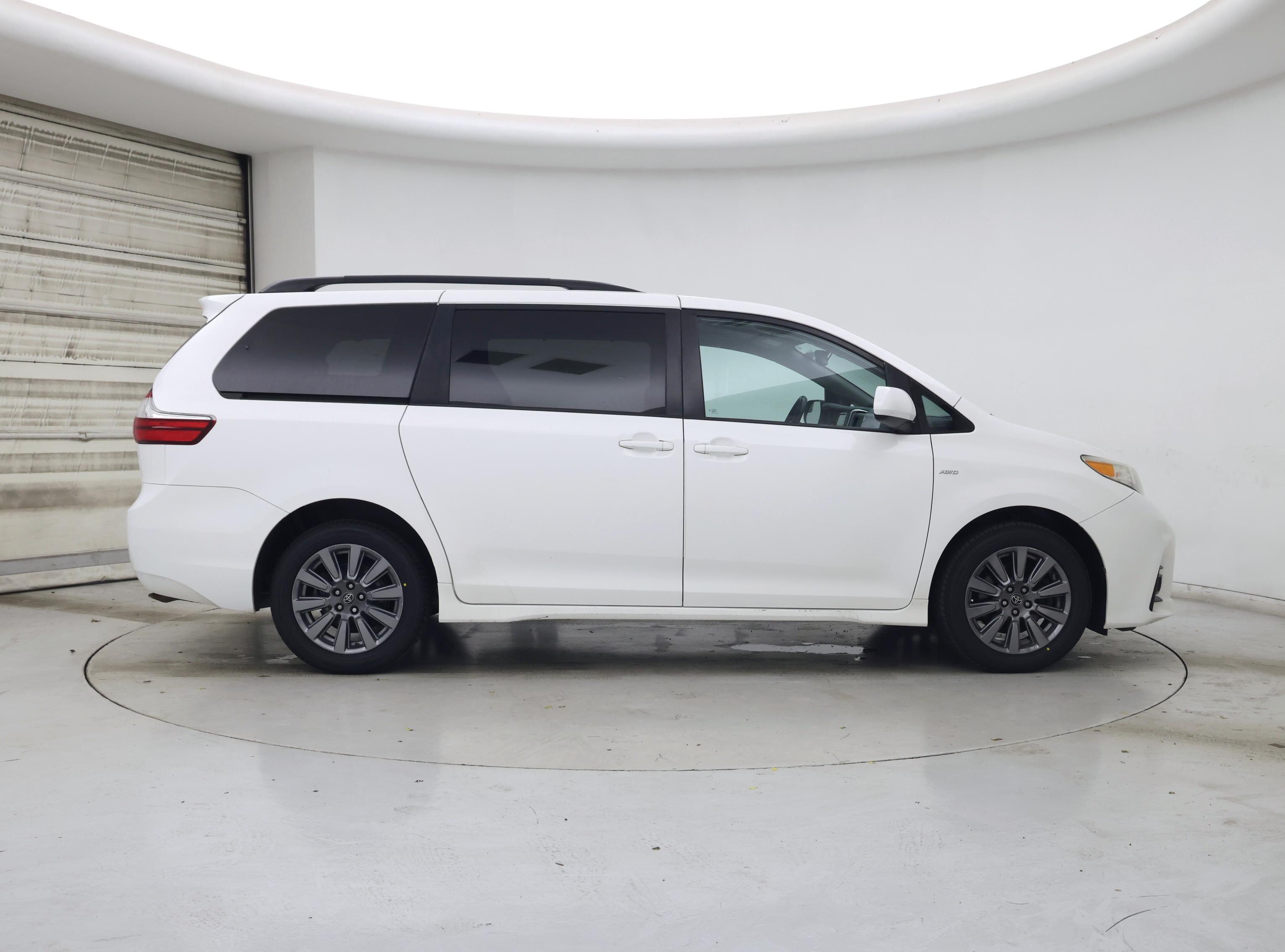 Thumbnail: 2019 Toyota Sienna - 7