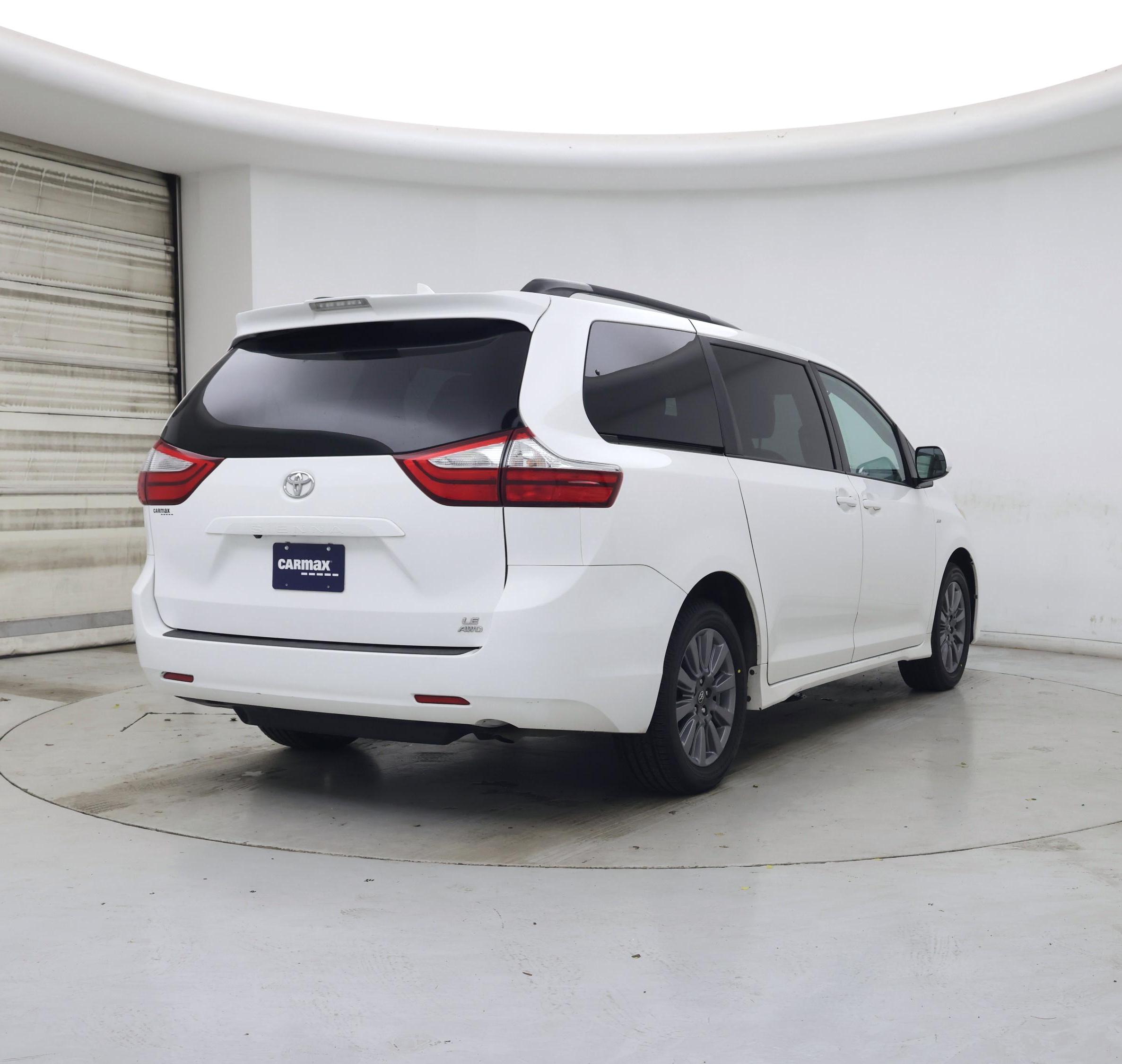 Thumbnail: 2019 Toyota Sienna - 8