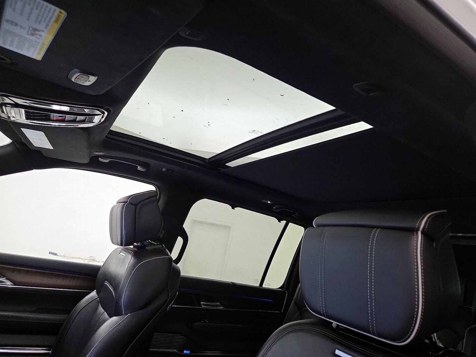 Panoramic Sunroof & Skylight(s)
