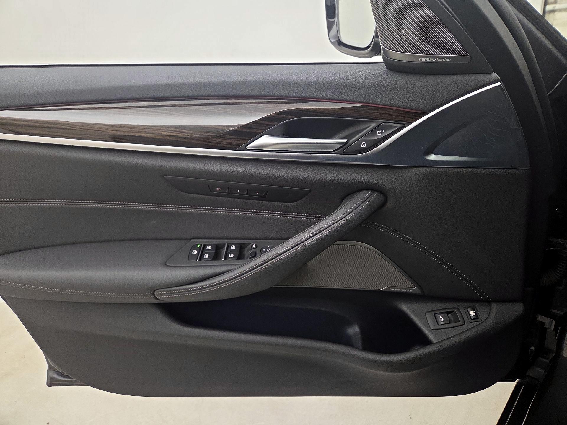 Thumbnail: 2021 BMW 5 Series - 12