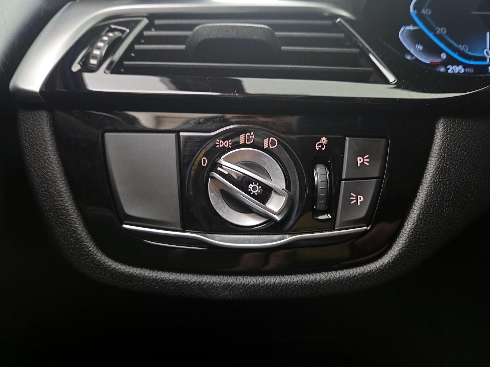 2021 BMW 5 Series 530e - Photo 14