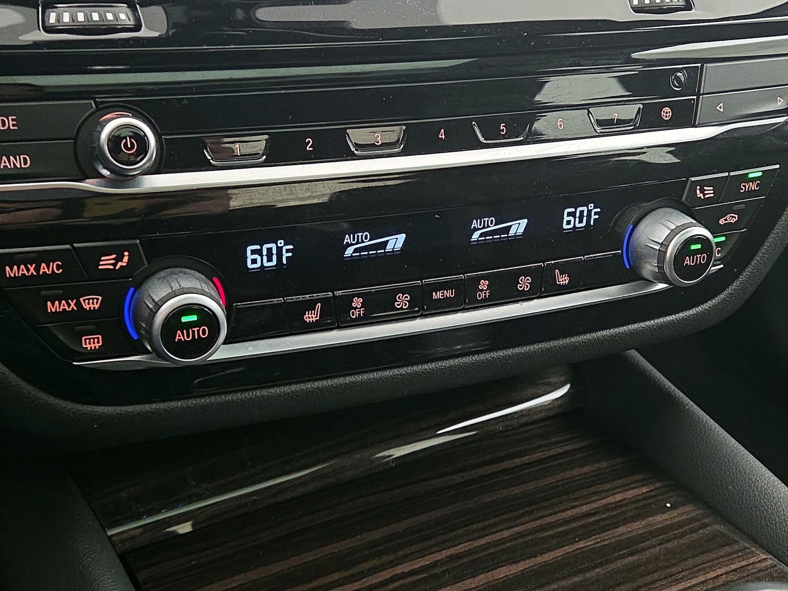 2021 BMW 5 Series 530e - Photo 18