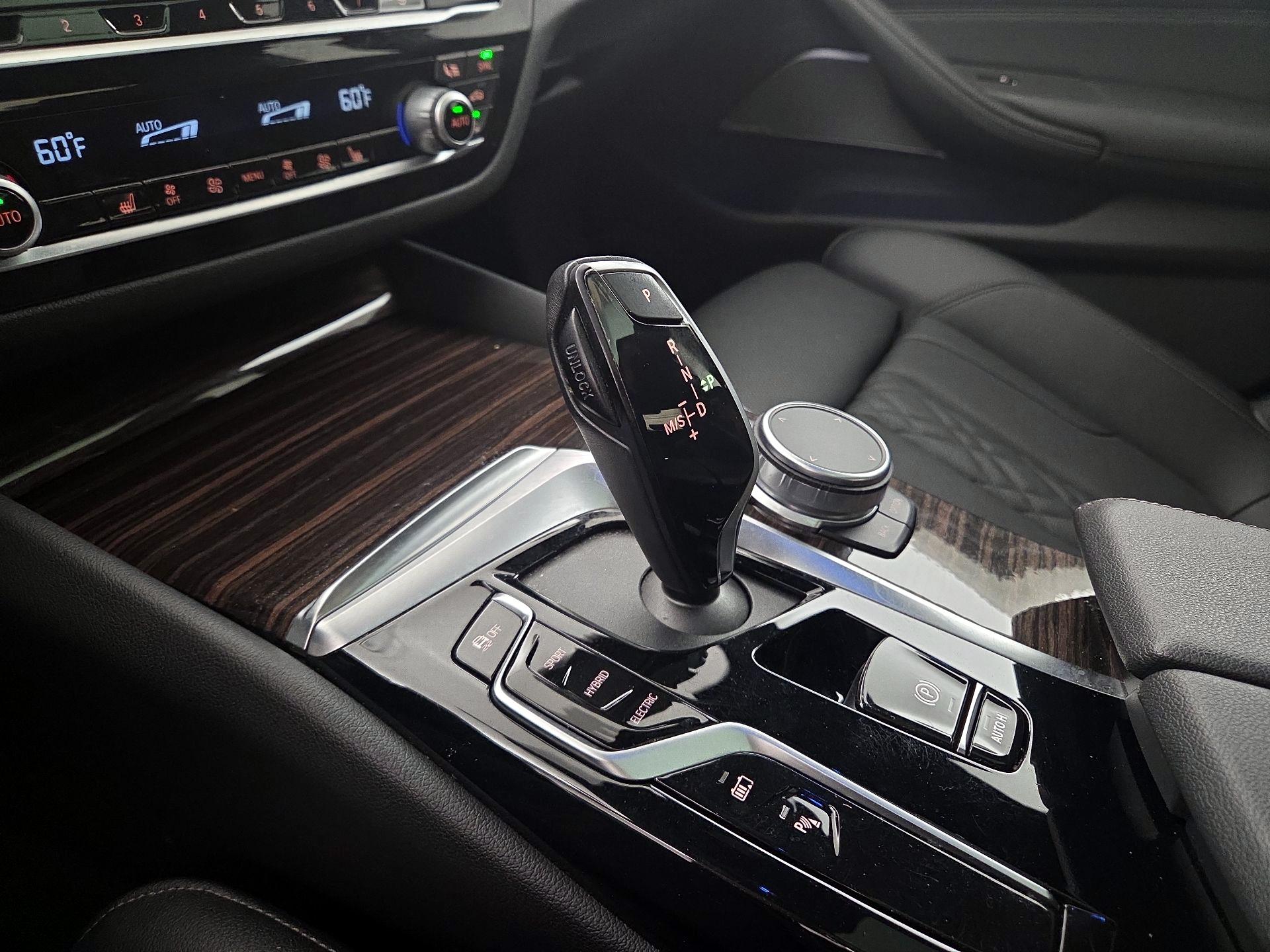 Thumbnail: 2021 BMW 5 Series - 18