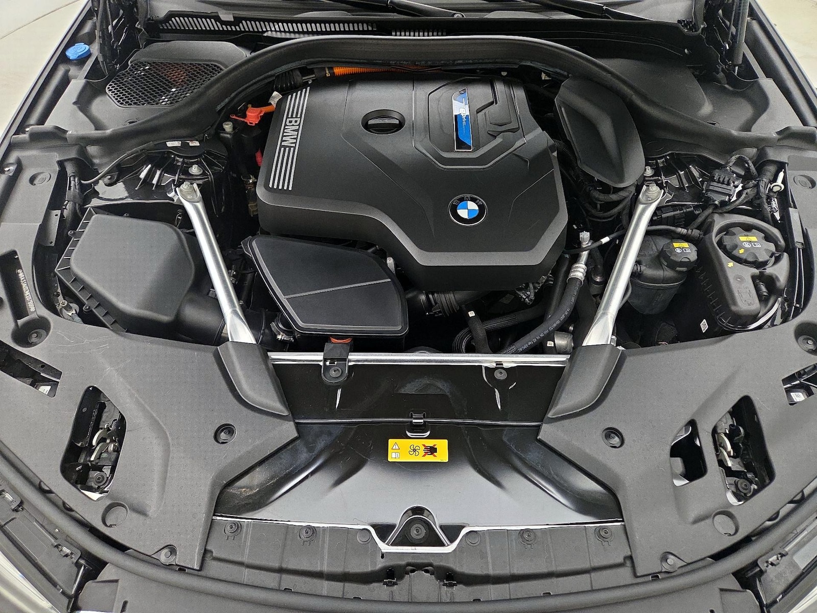 2021 BMW 5 Series 530e - Photo 24