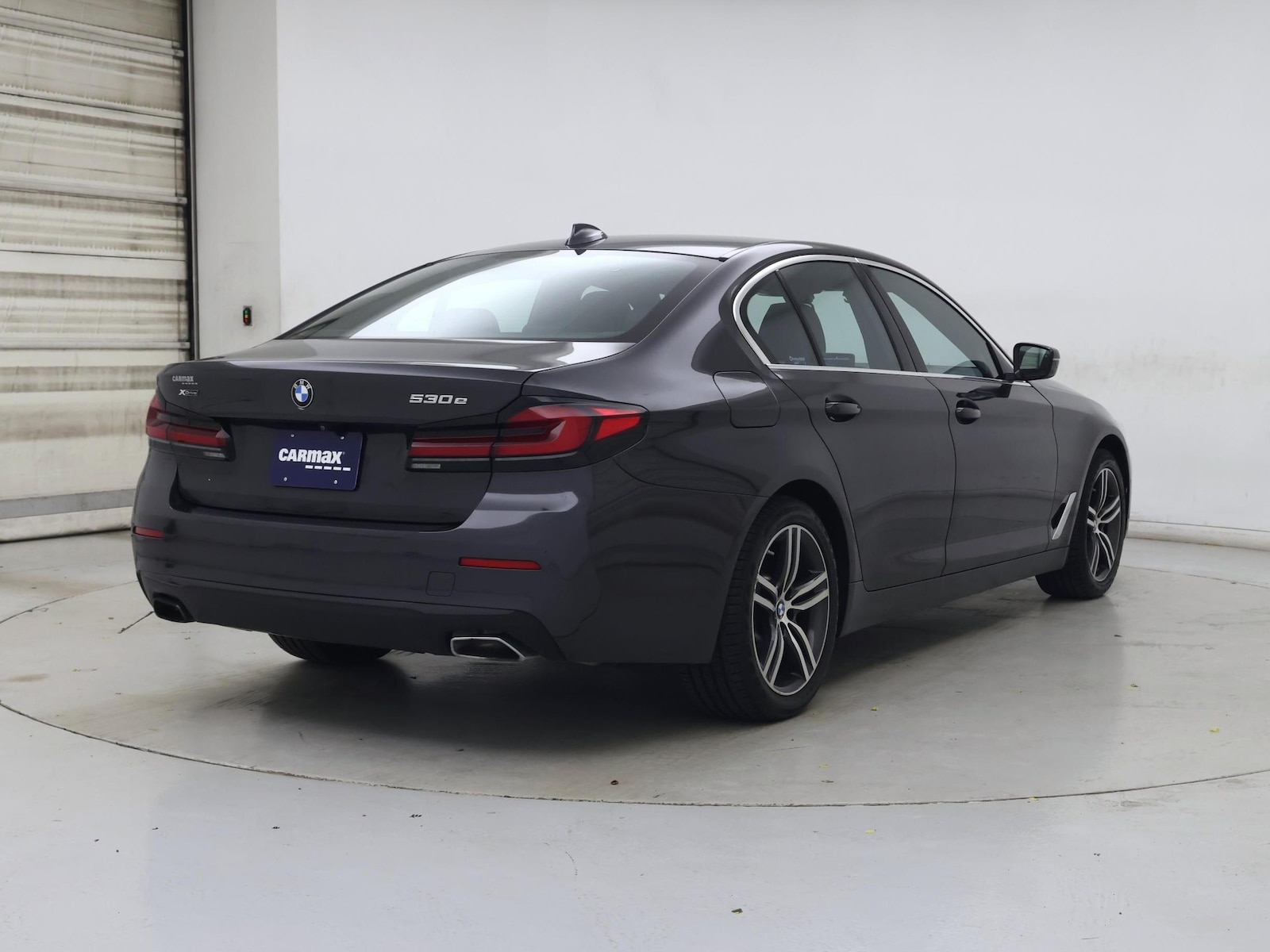 2021 BMW 5 Series 530e - Photo 9