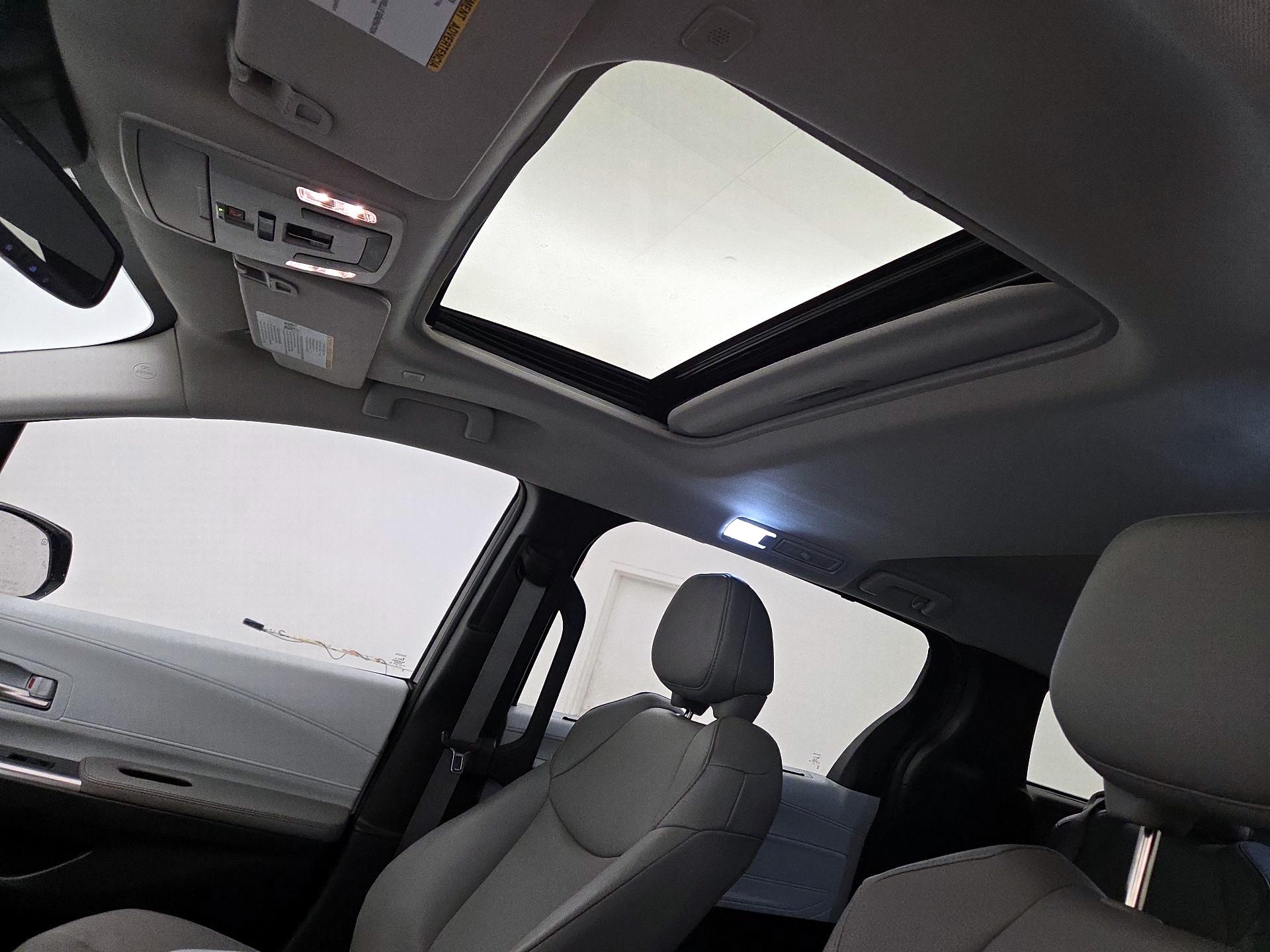Thumbnail: 2025 Toyota Sienna - 20