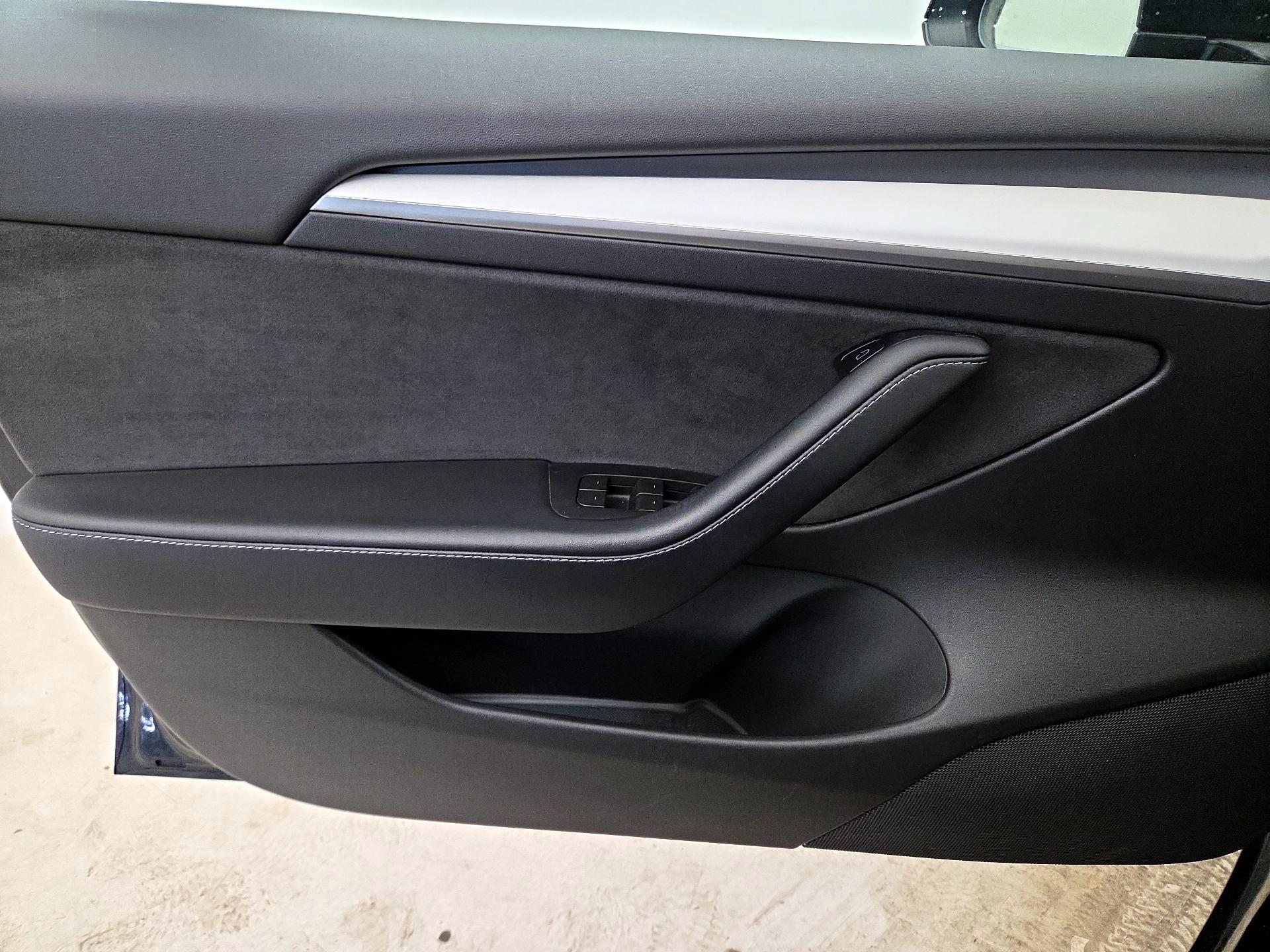 Thumbnail: 2022 Tesla Model 3 - 12