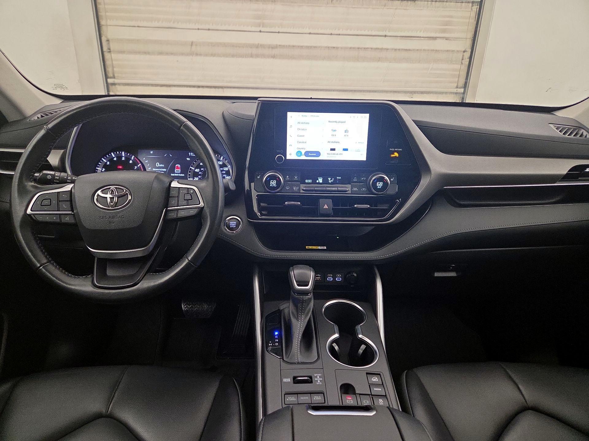 Thumbnail: 2023 Toyota Highlander - 9