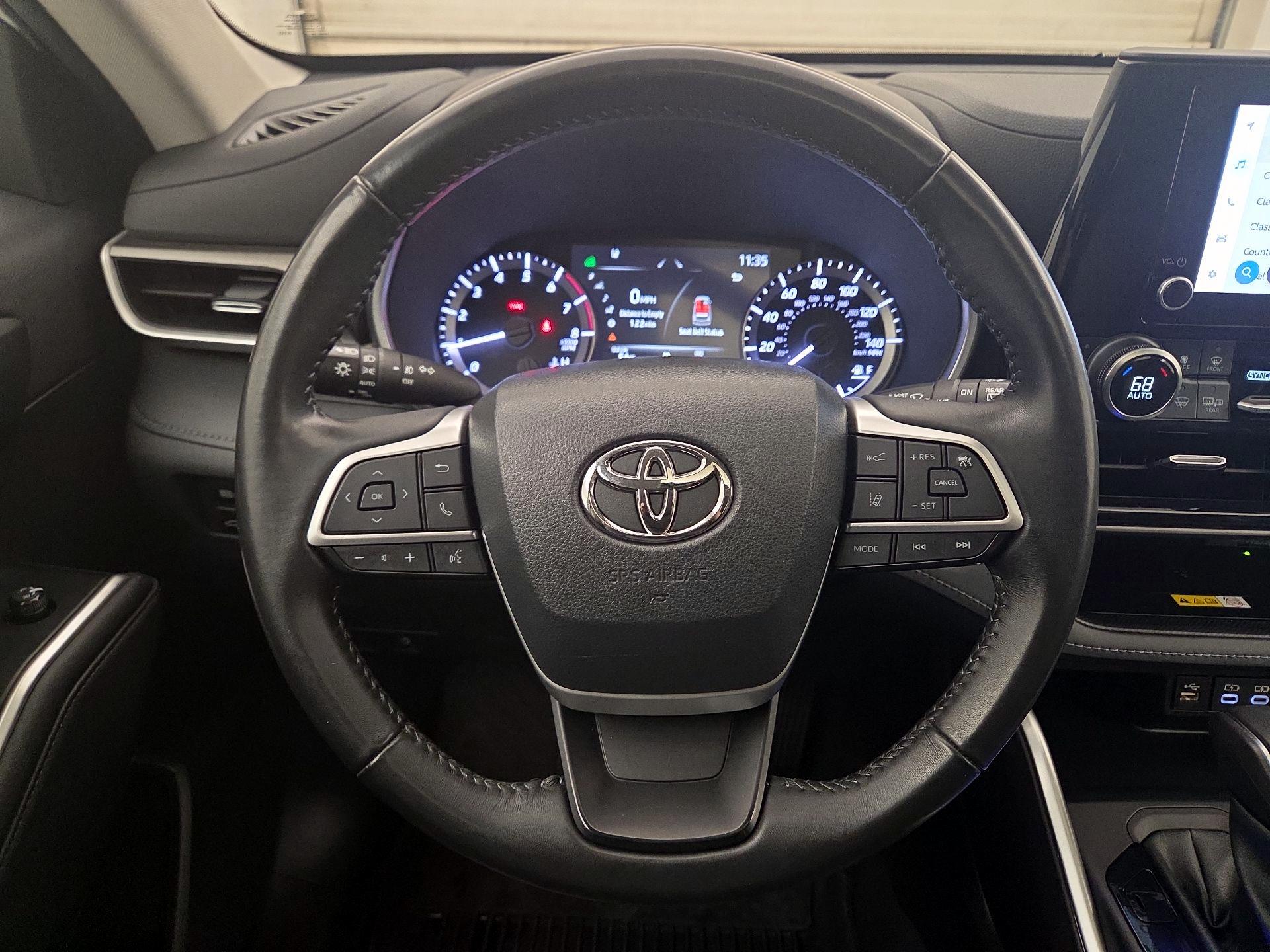 Thumbnail: 2023 Toyota Highlander - 10
