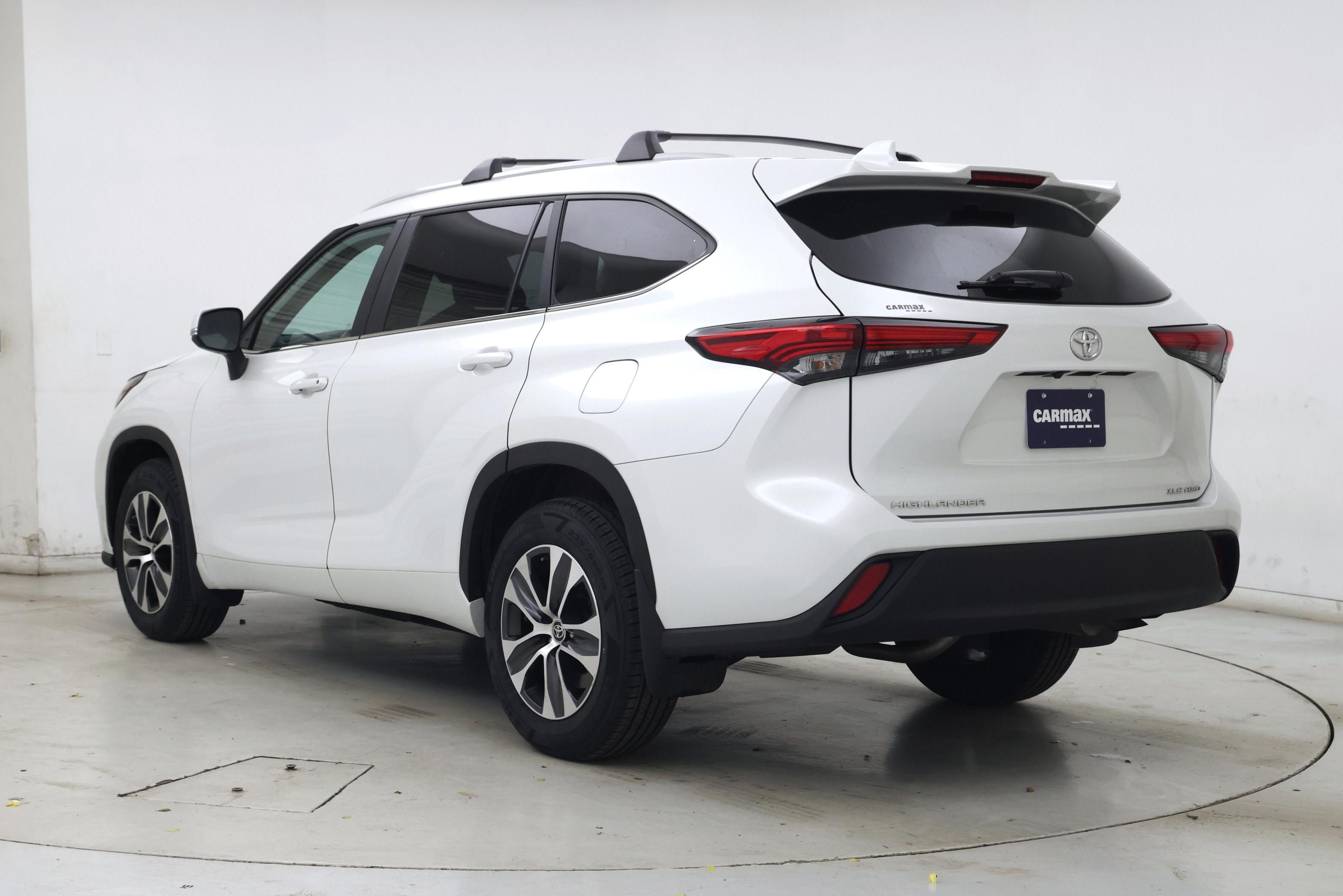 Thumbnail: 2023 Toyota Highlander - 2