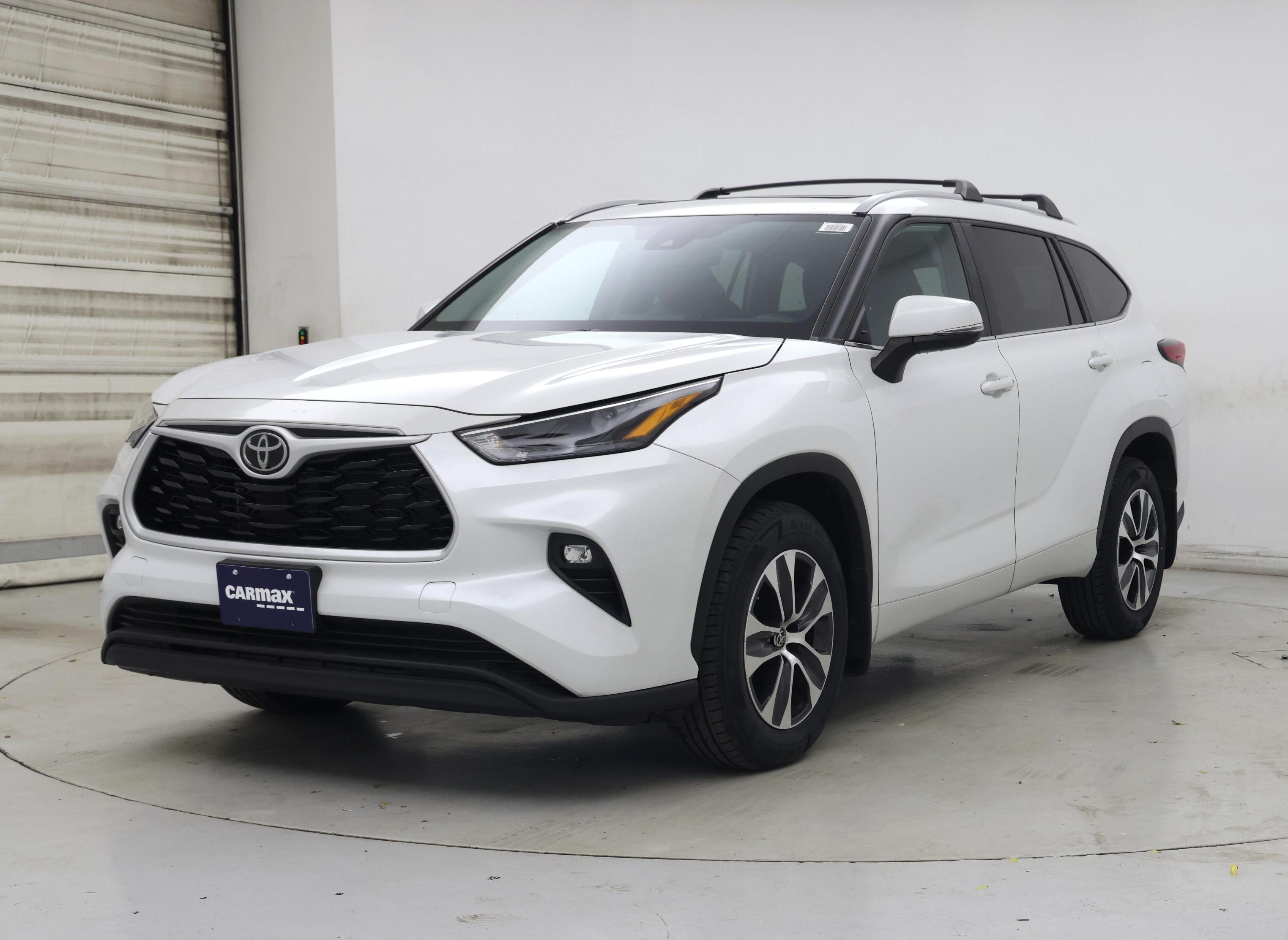 Thumbnail: 2023 Toyota Highlander - 4
