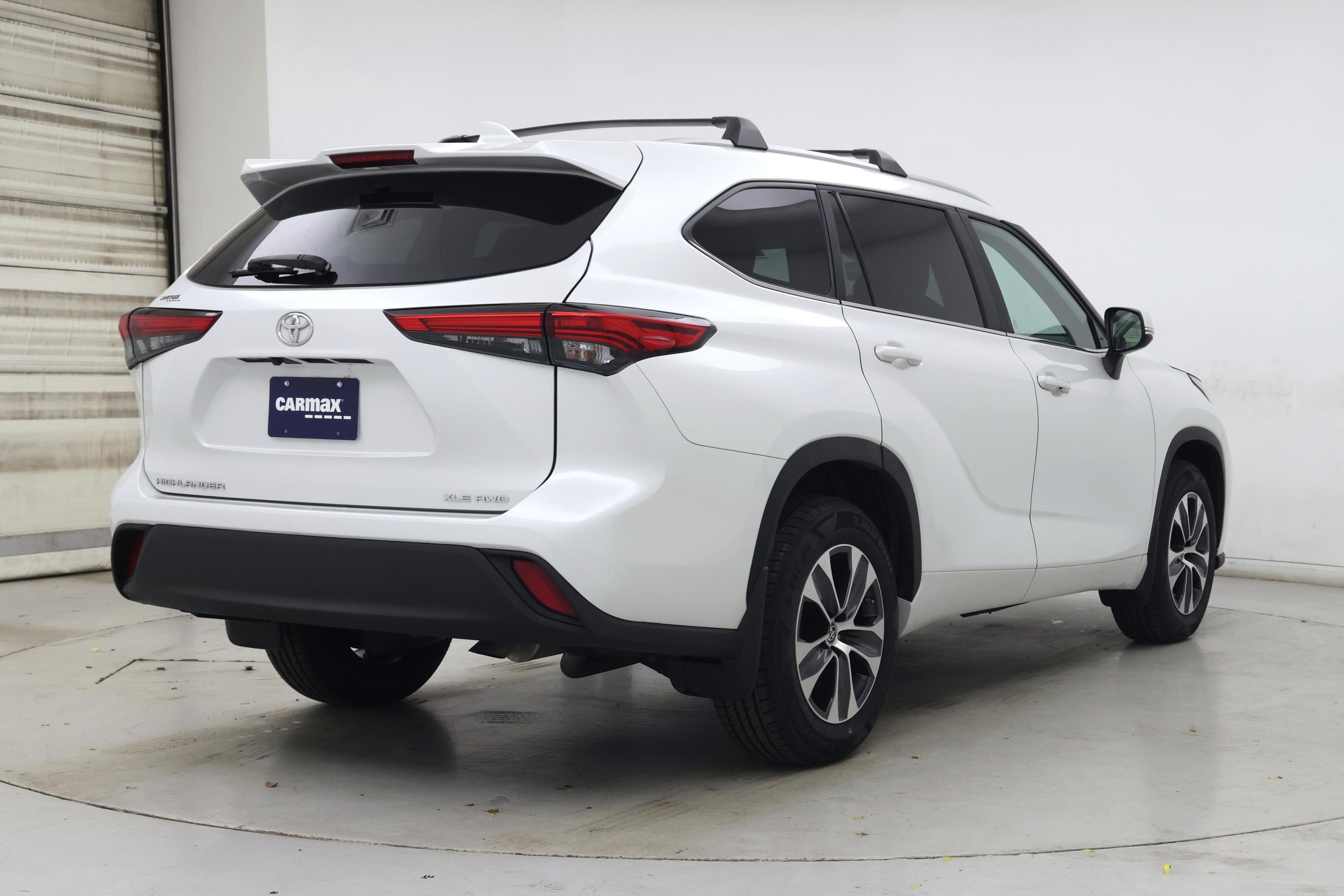 Thumbnail: 2023 Toyota Highlander - 8