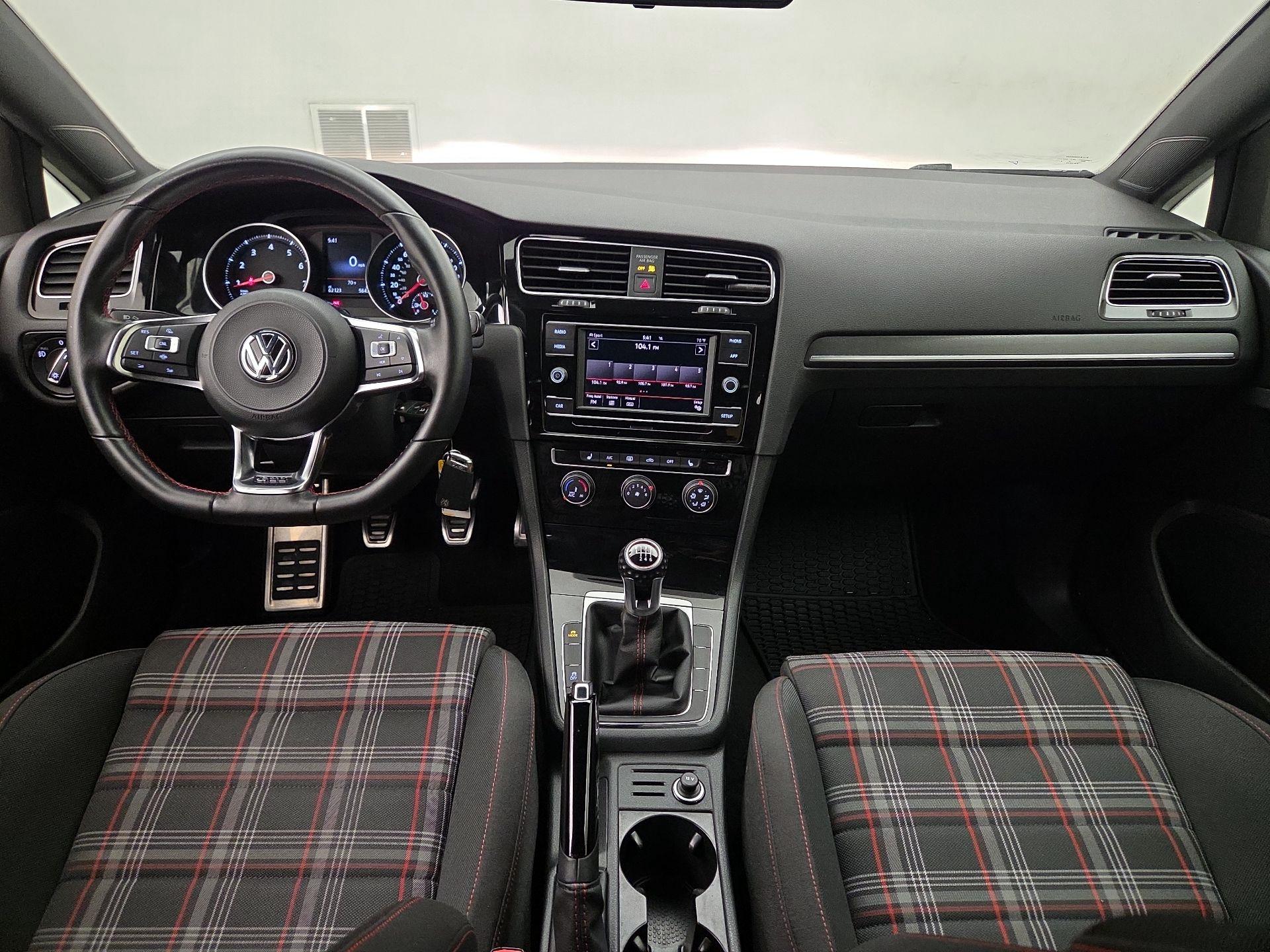 Thumbnail: 2019 Volkswagen Golf - 9