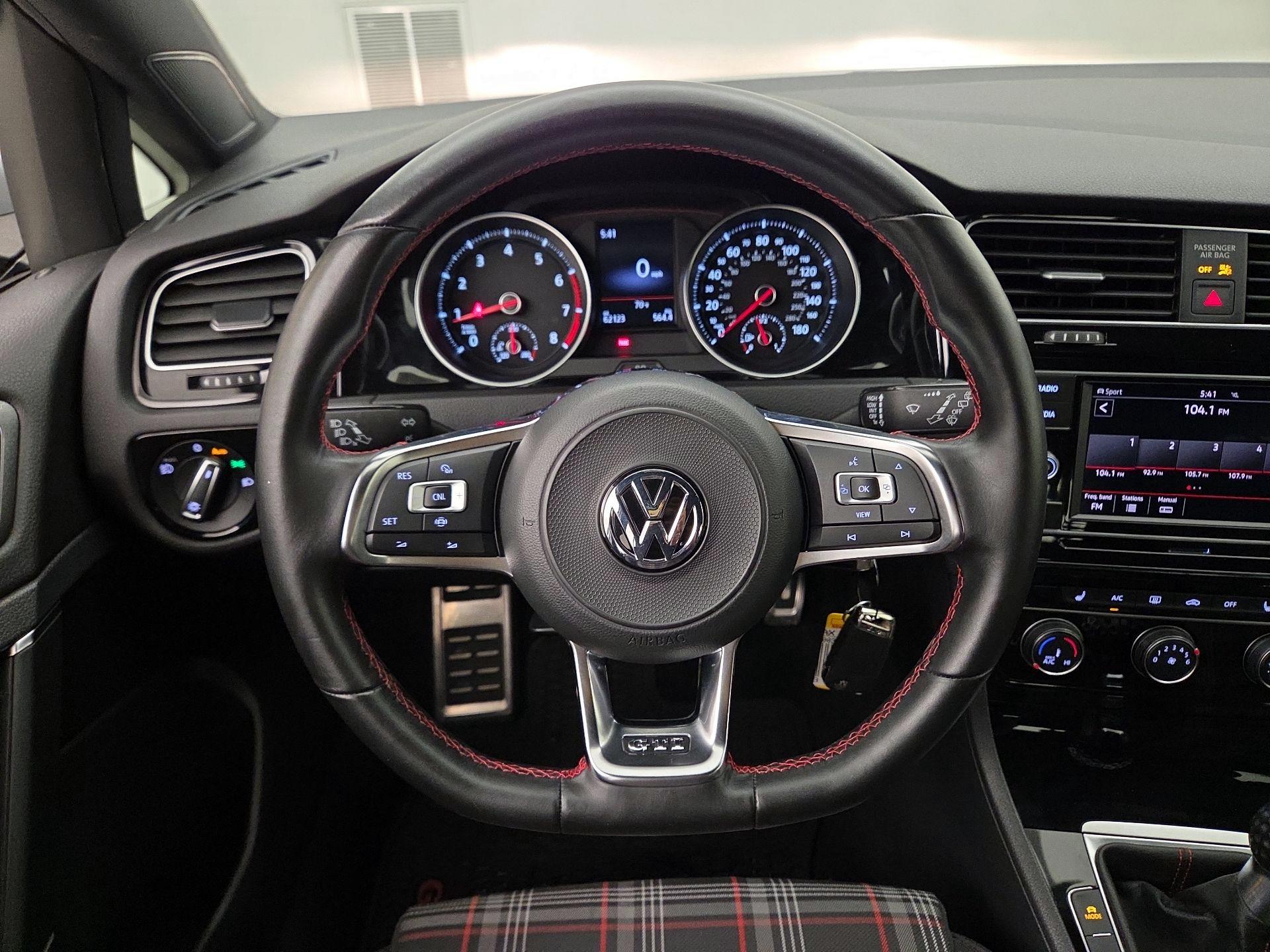 Thumbnail: 2019 Volkswagen Golf - 10